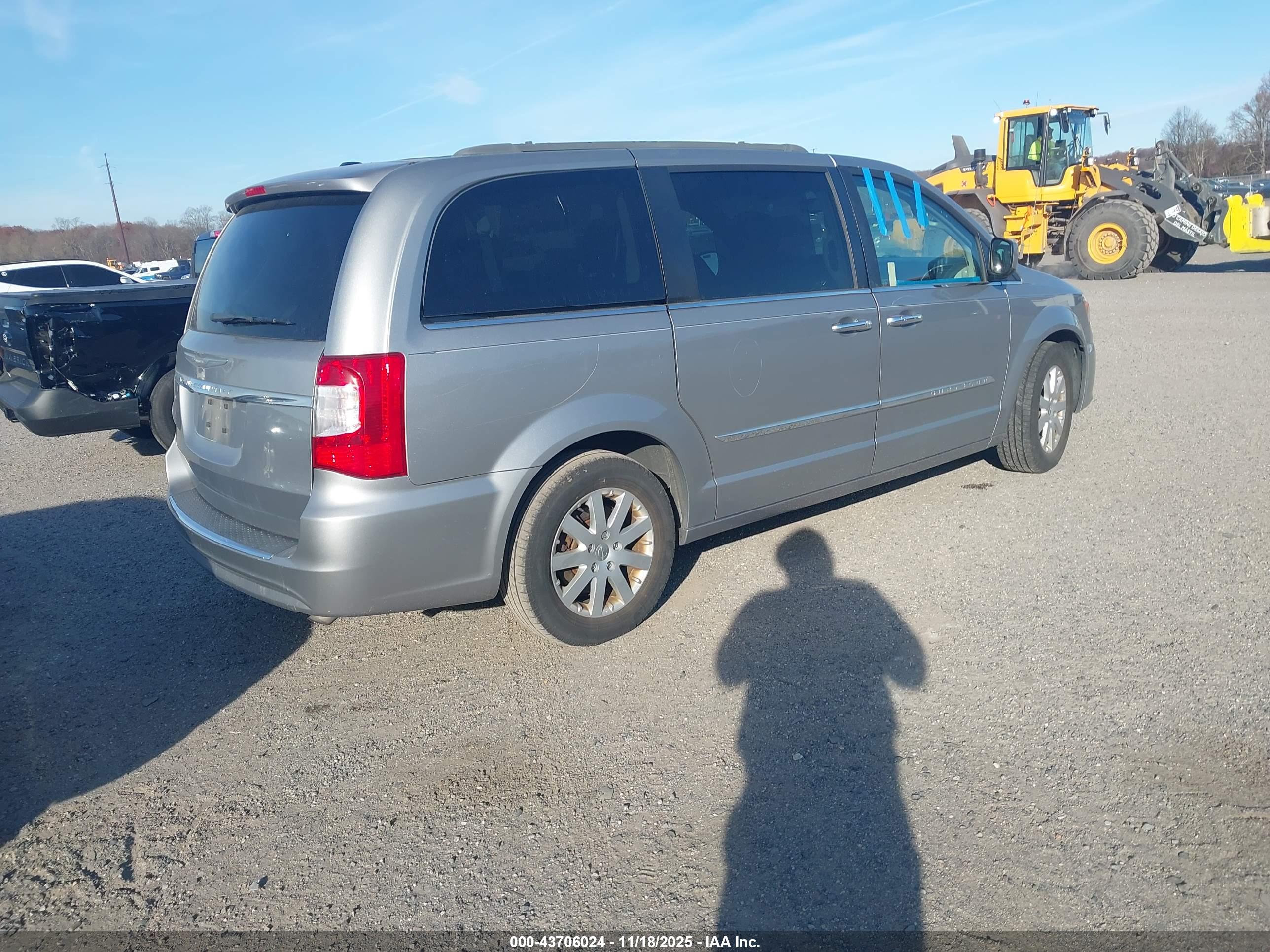 CHRYSLER TOWN image 4