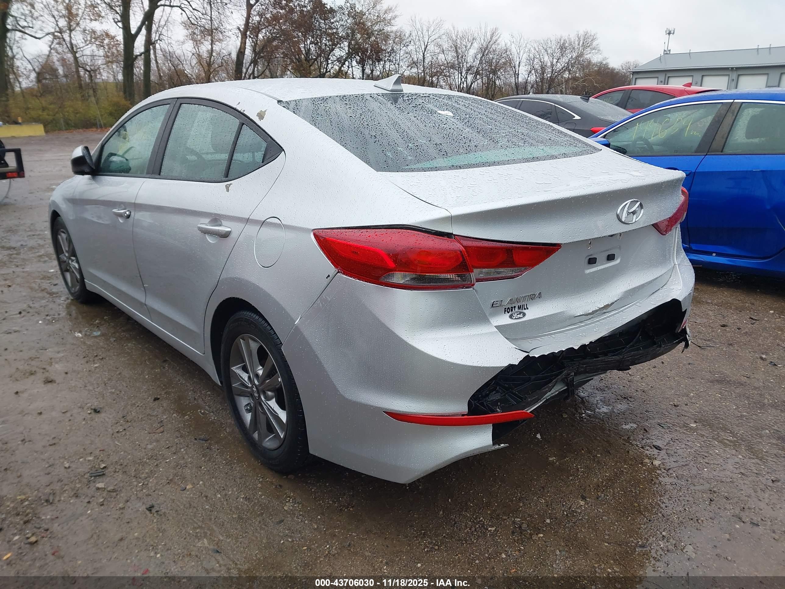 HYUNDAI ELANTRA image 3