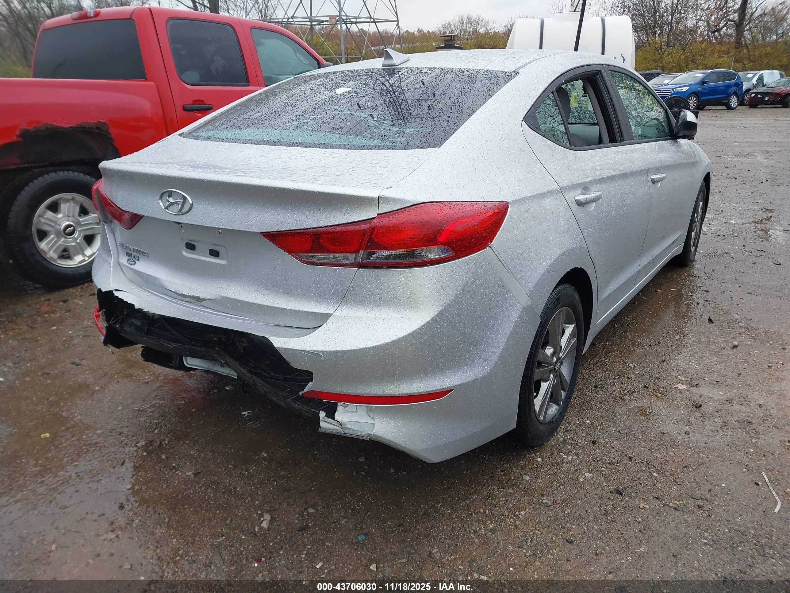 HYUNDAI ELANTRA image 4