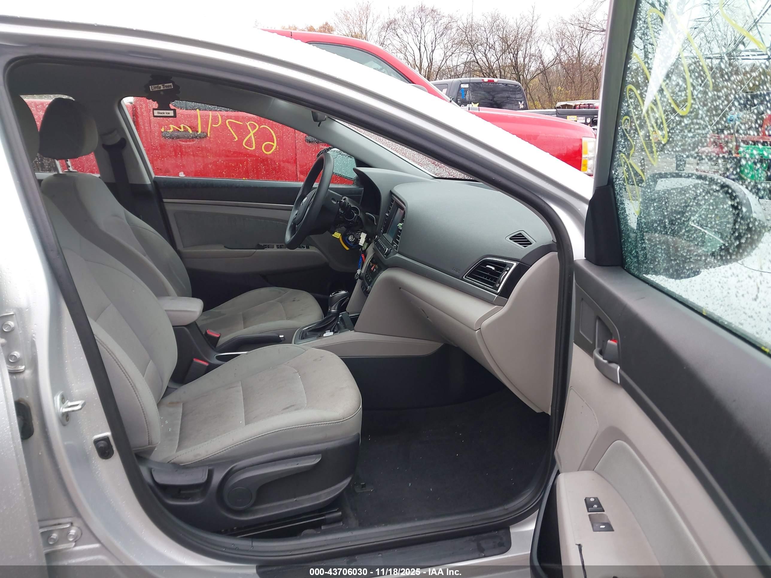 HYUNDAI ELANTRA image 5