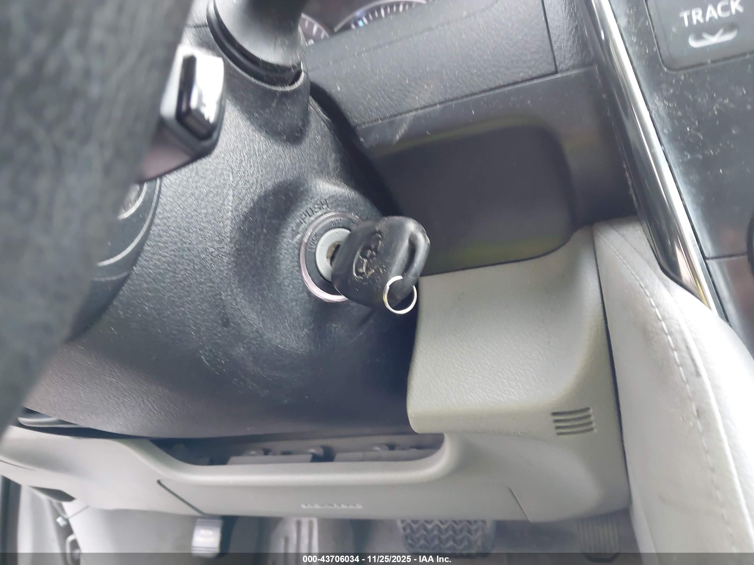 TOYOTA CAMRY image 11