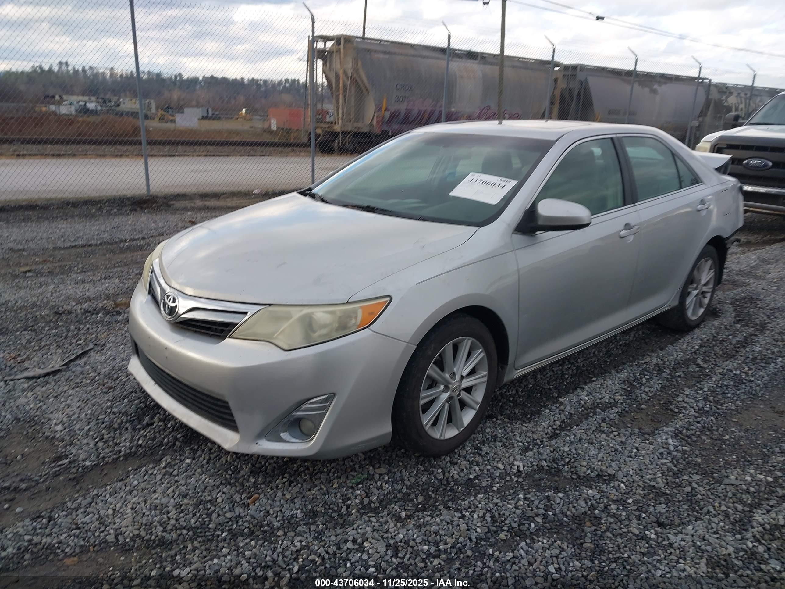TOYOTA CAMRY image 2