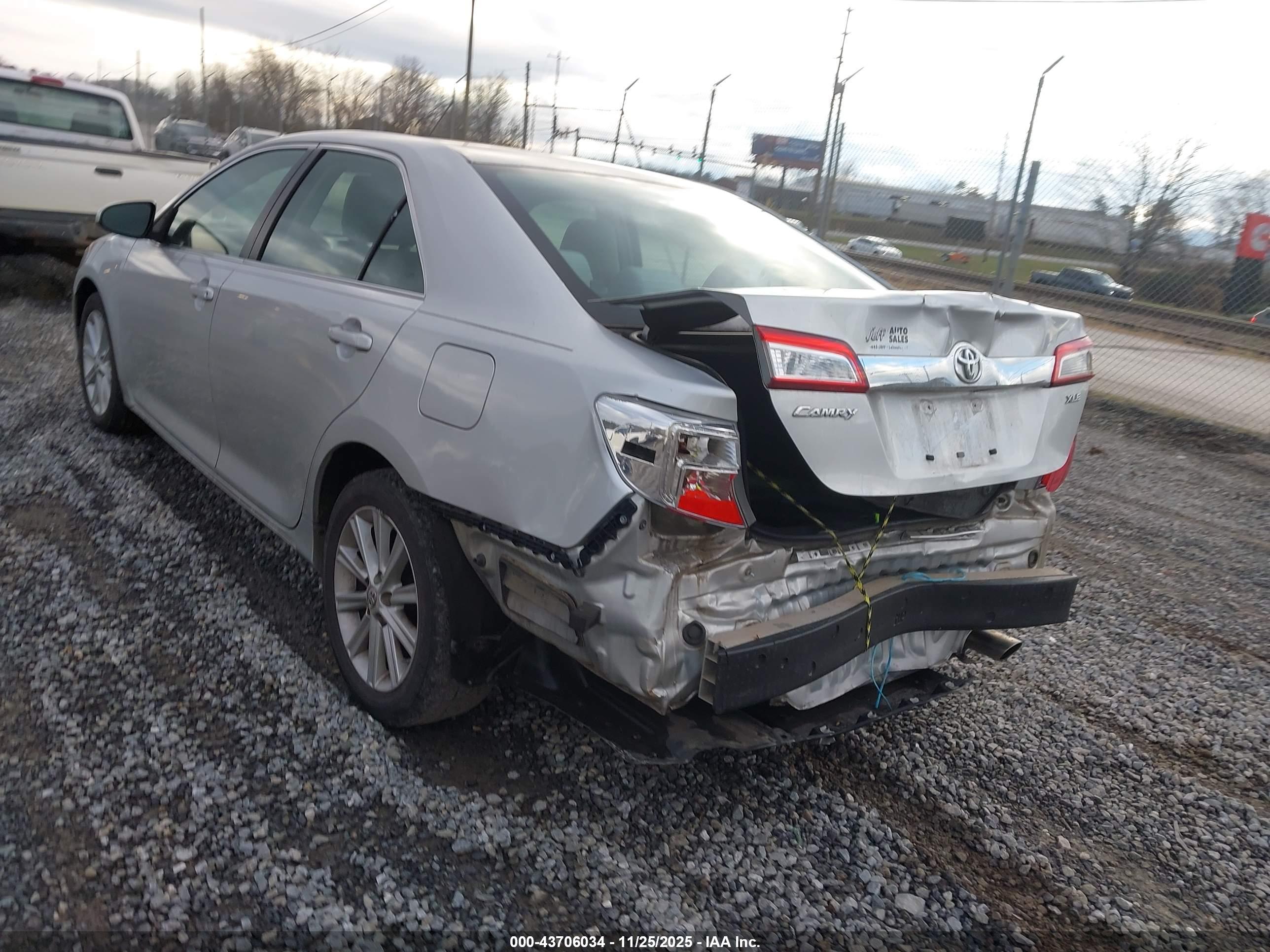 TOYOTA CAMRY image 3