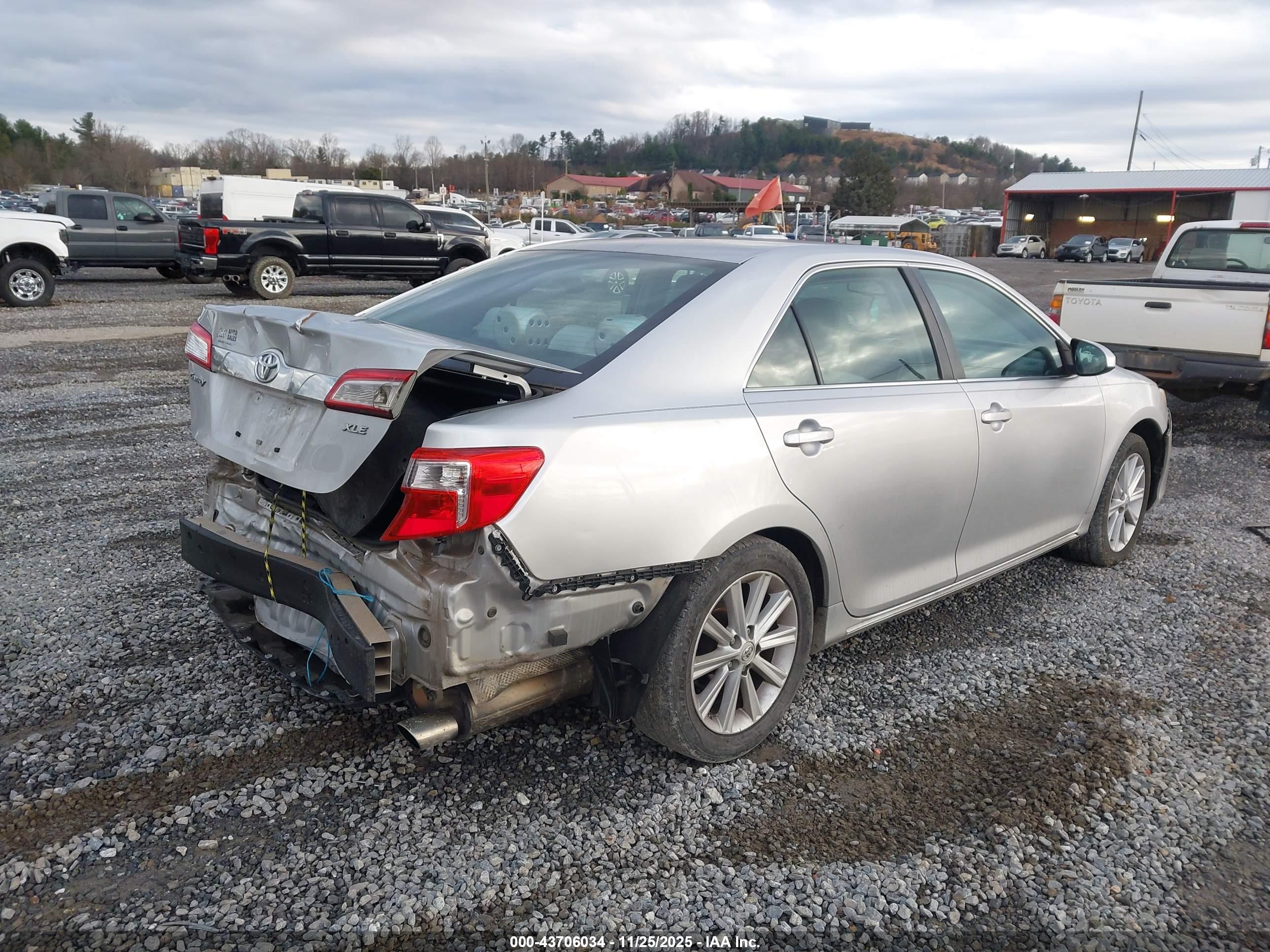 TOYOTA CAMRY image 4