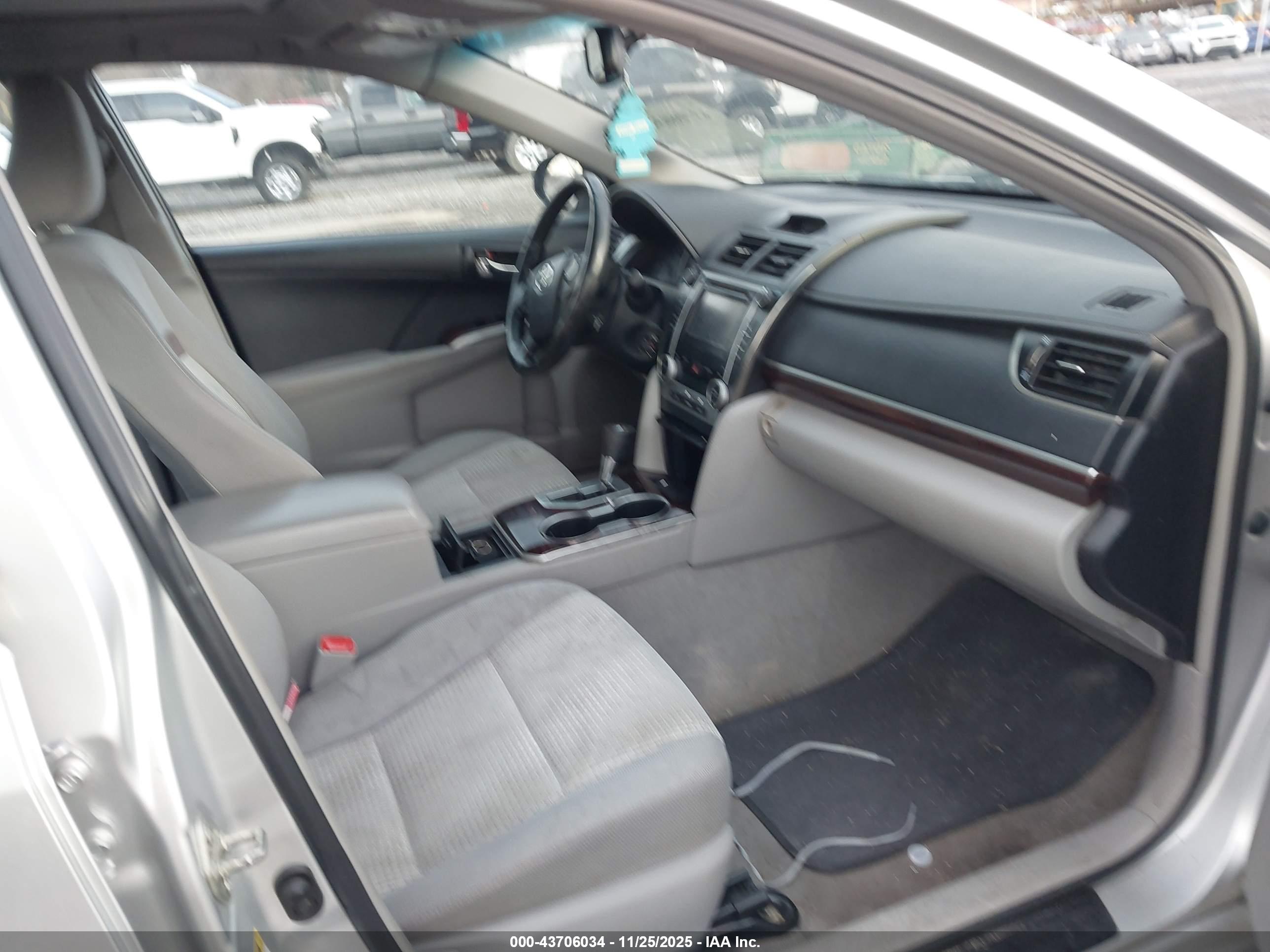 TOYOTA CAMRY image 5