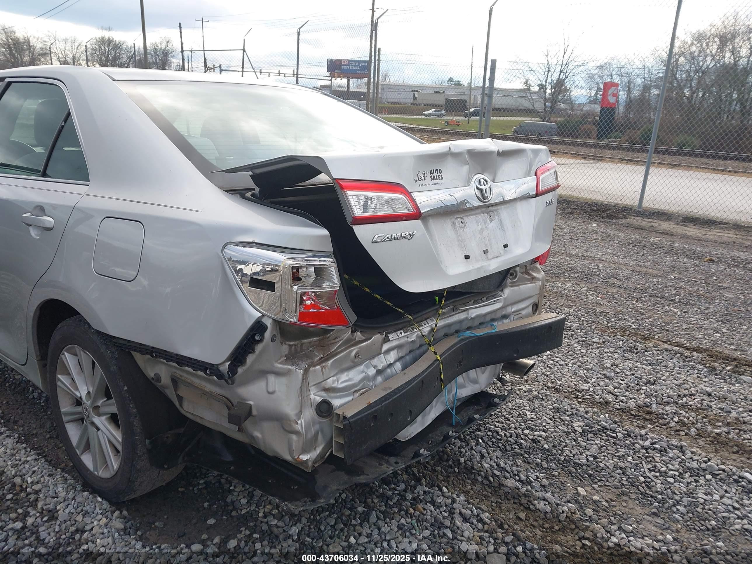 TOYOTA CAMRY image 6