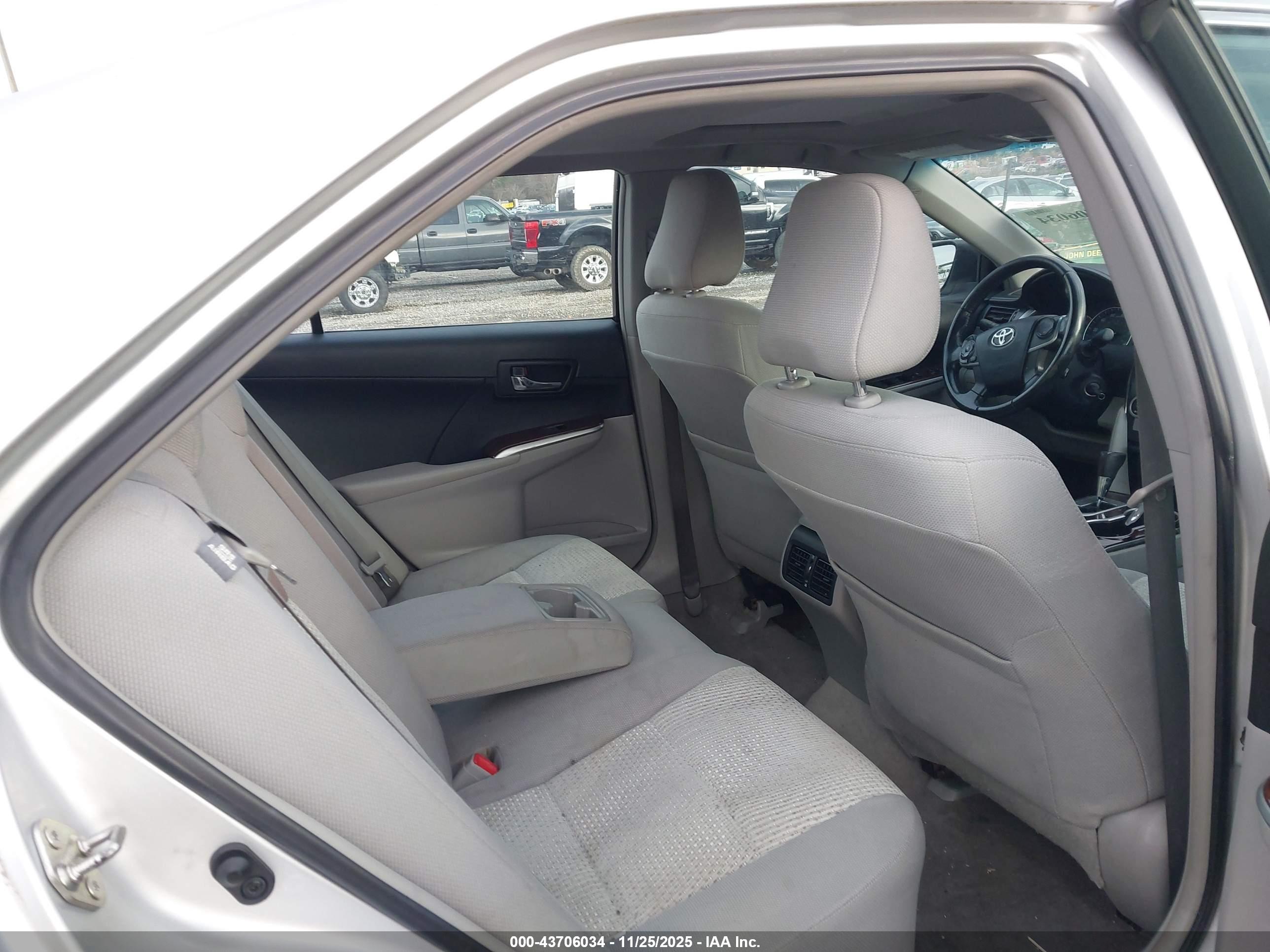 TOYOTA CAMRY image 8