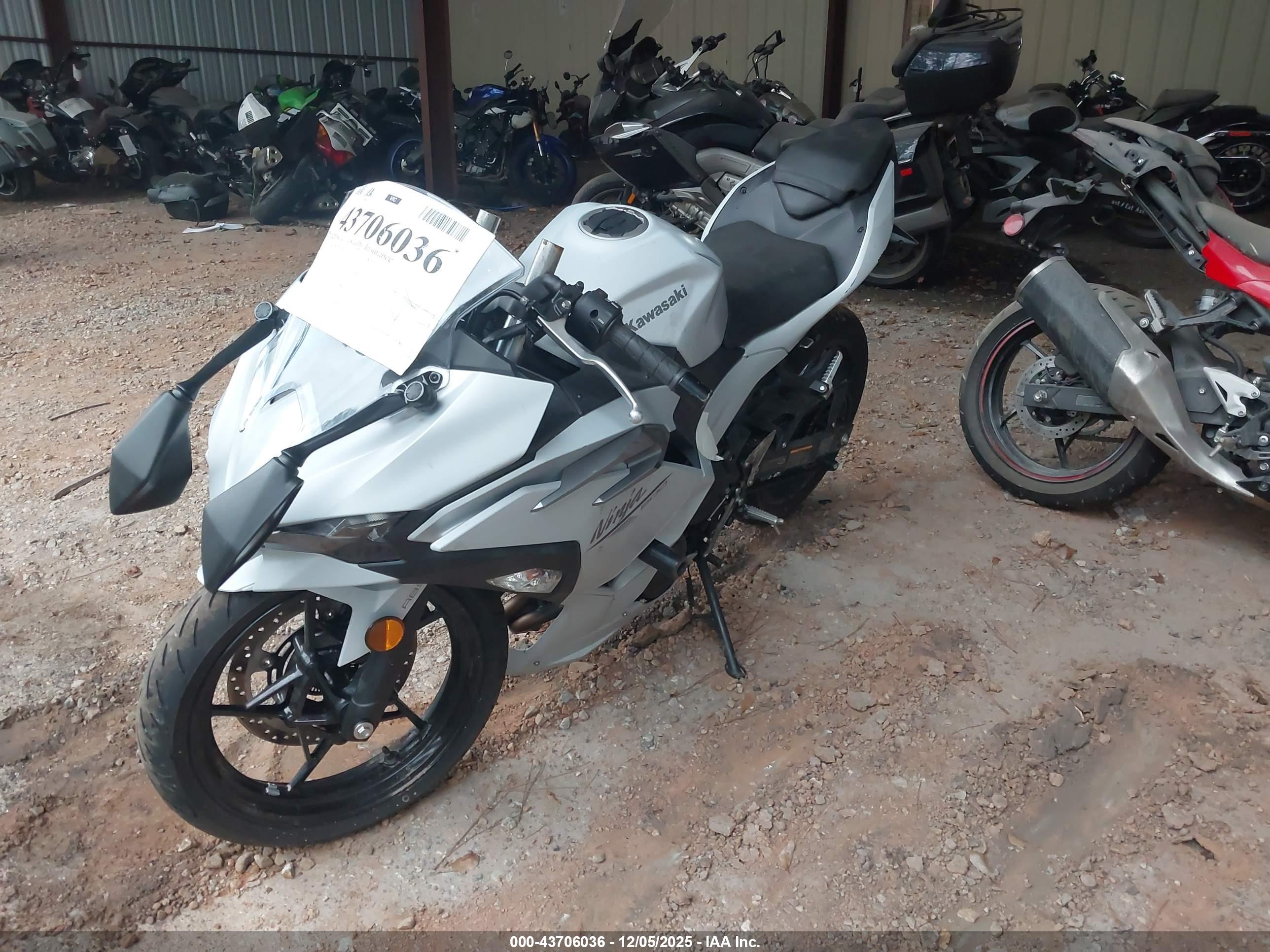 KAWASAKI EX500 image 2