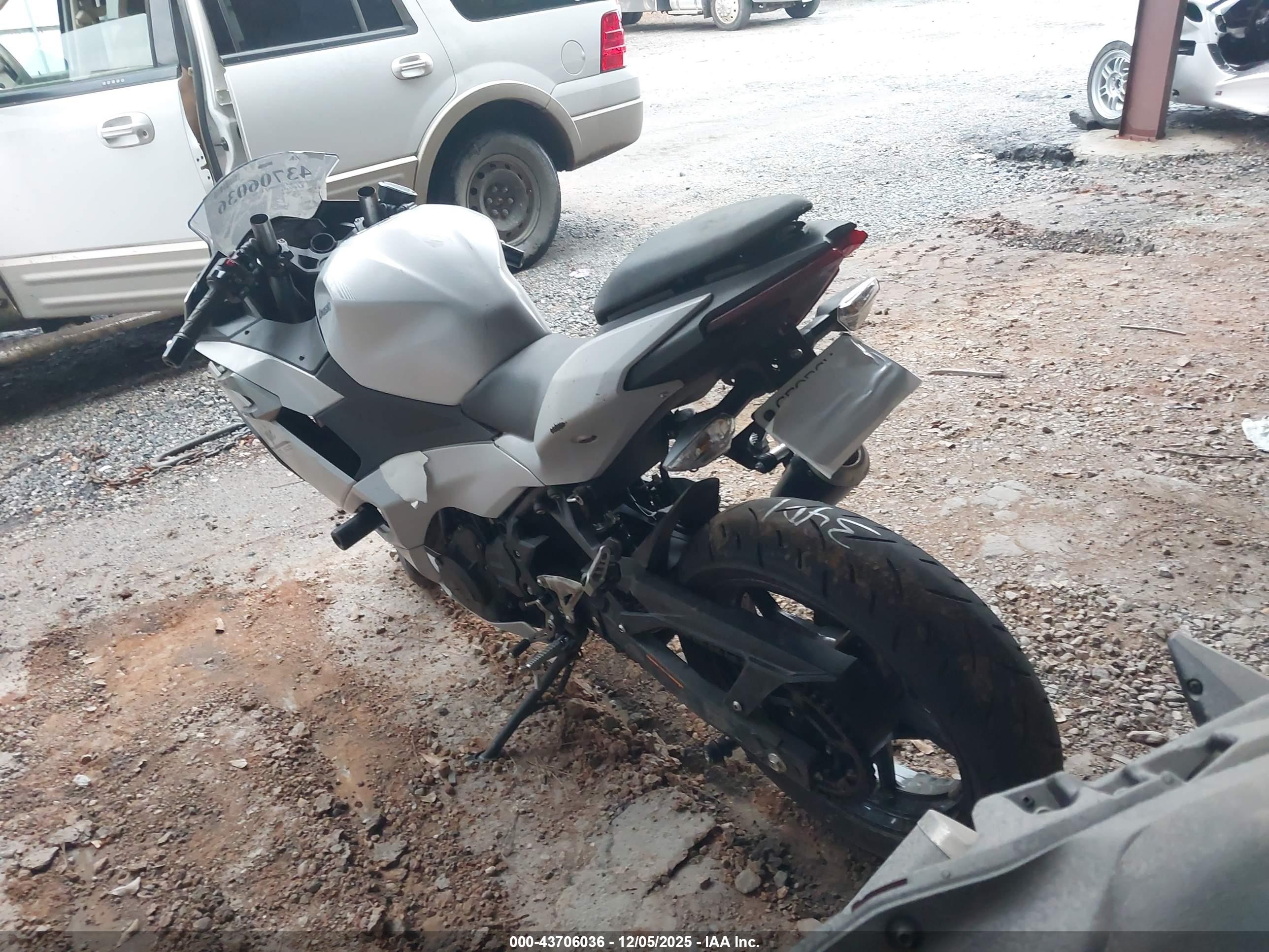 KAWASAKI EX500 image 3