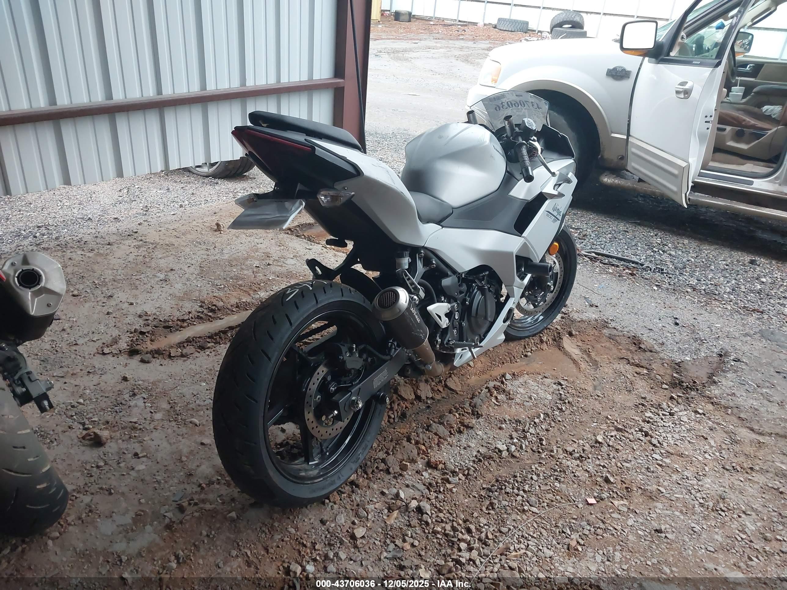 KAWASAKI EX500 image 4