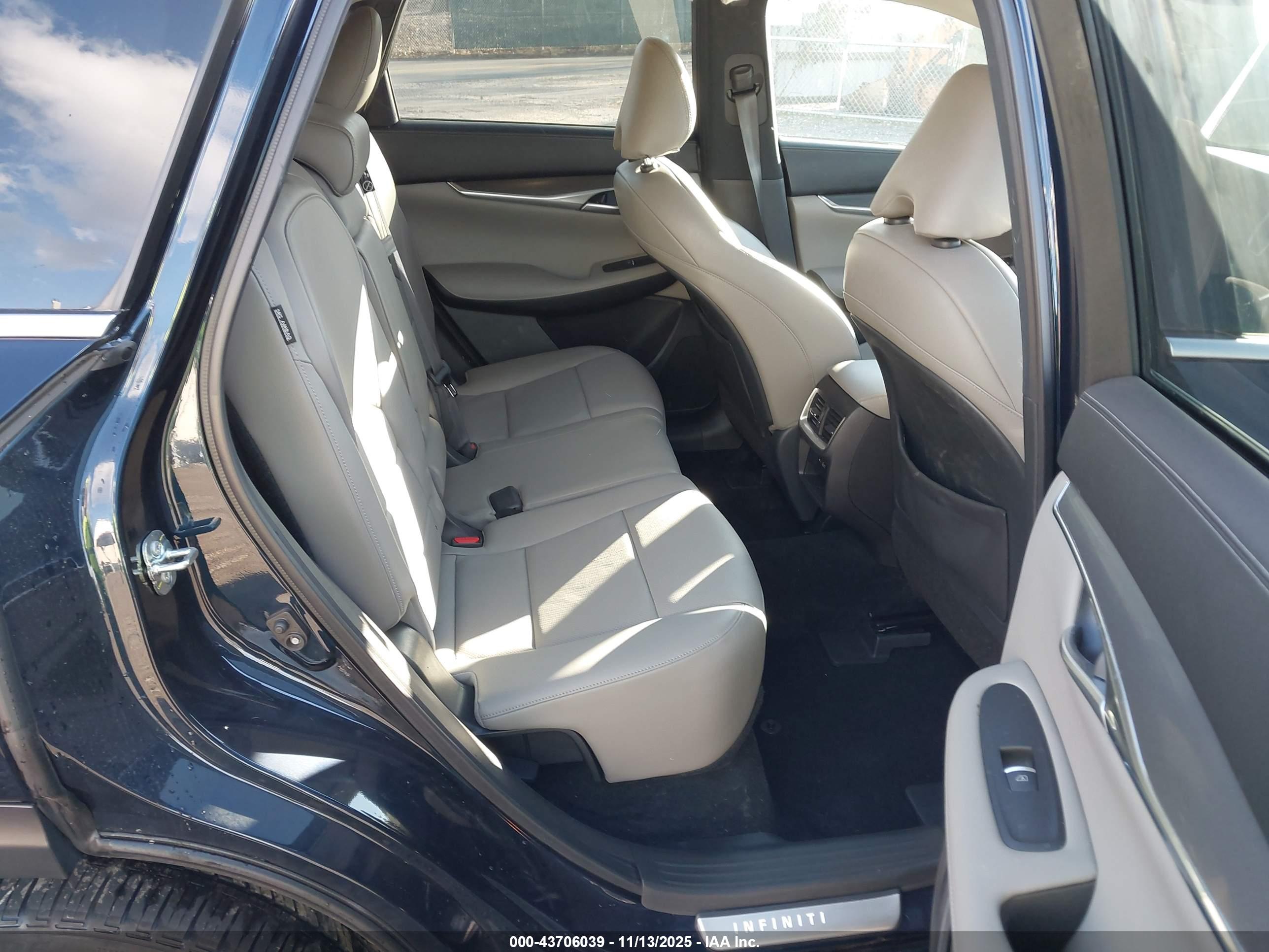 INFINITI QX50 image 8