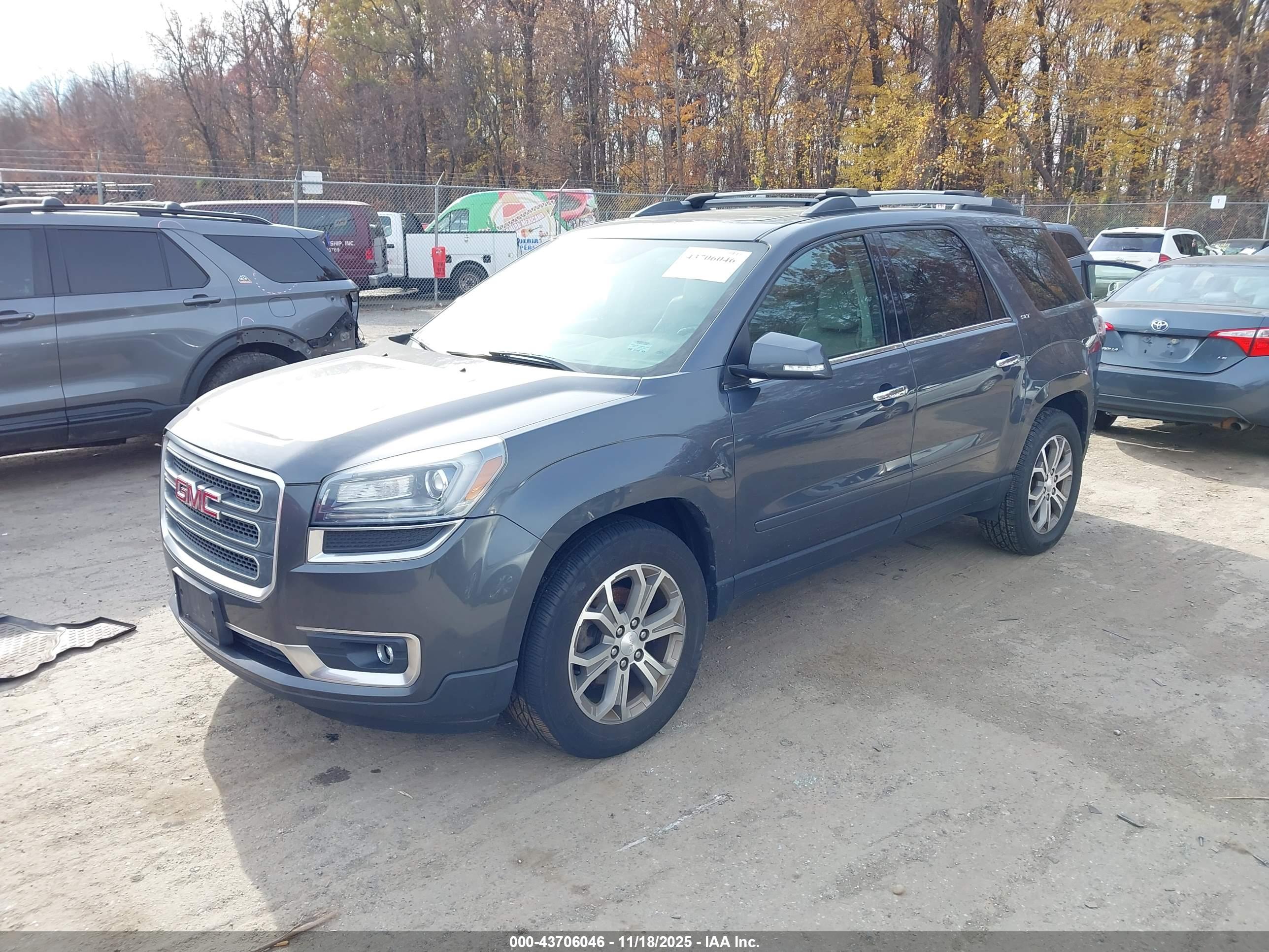 GMC ACADIA image 2