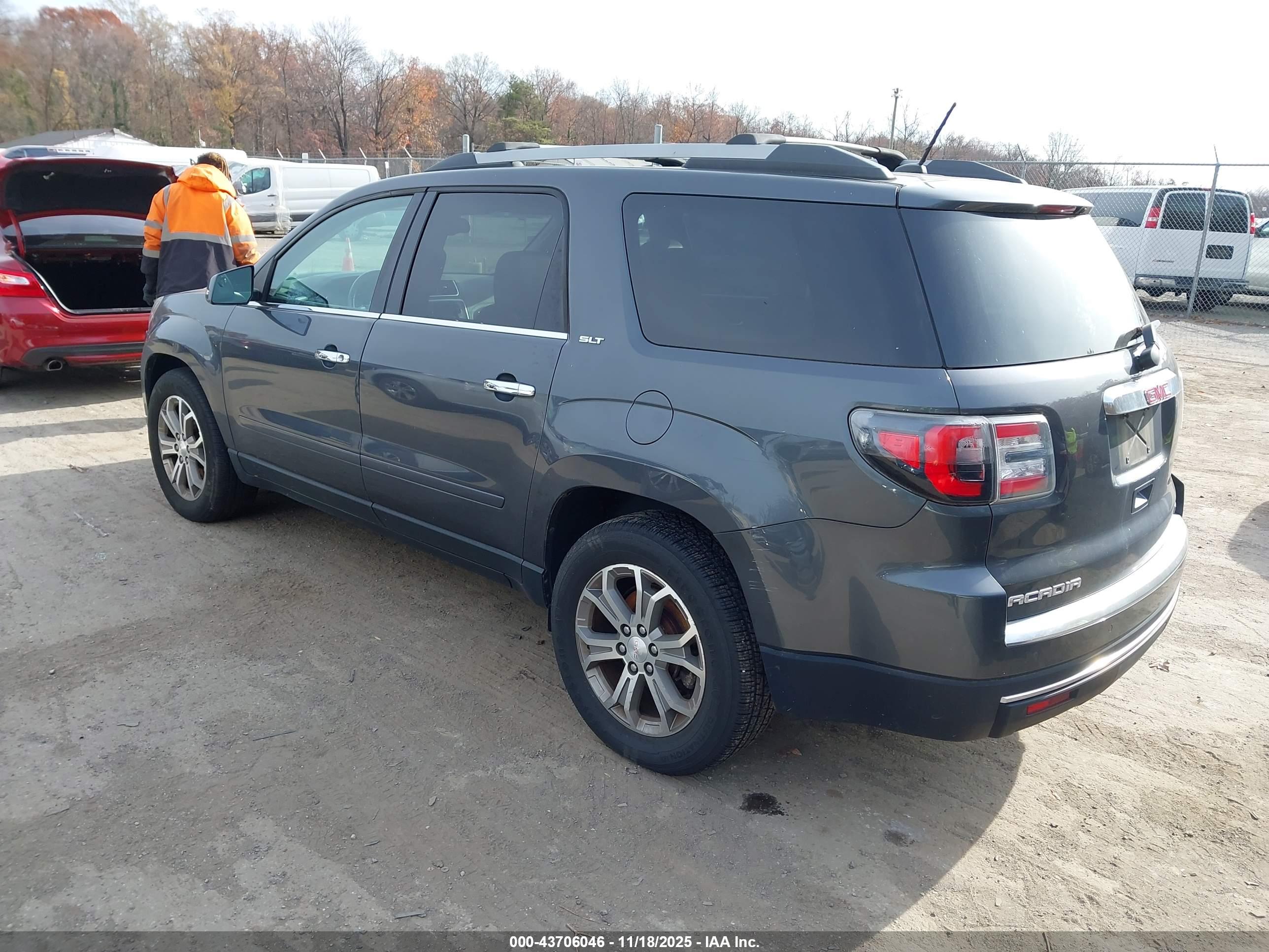 GMC ACADIA image 3