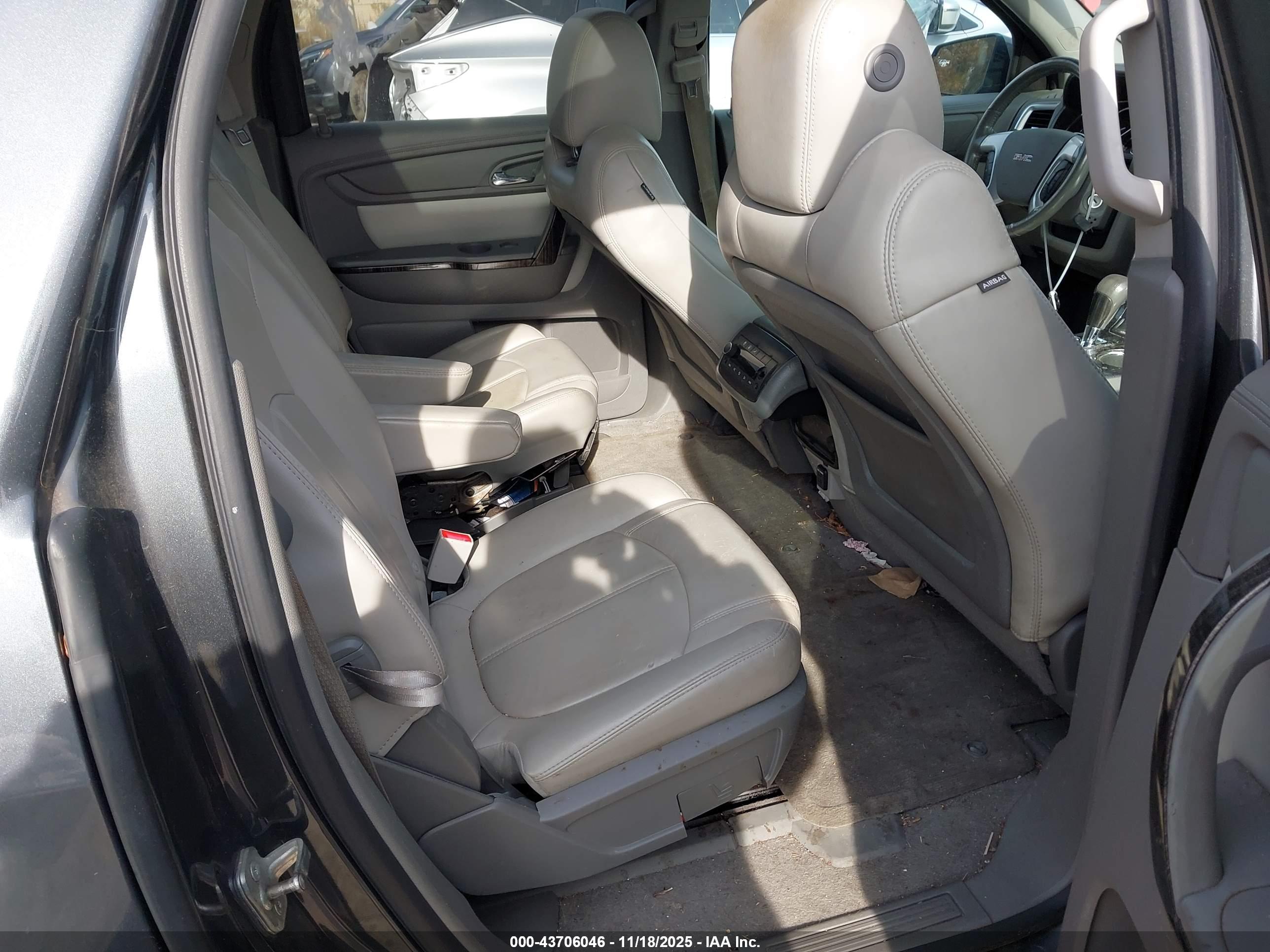 GMC ACADIA image 8
