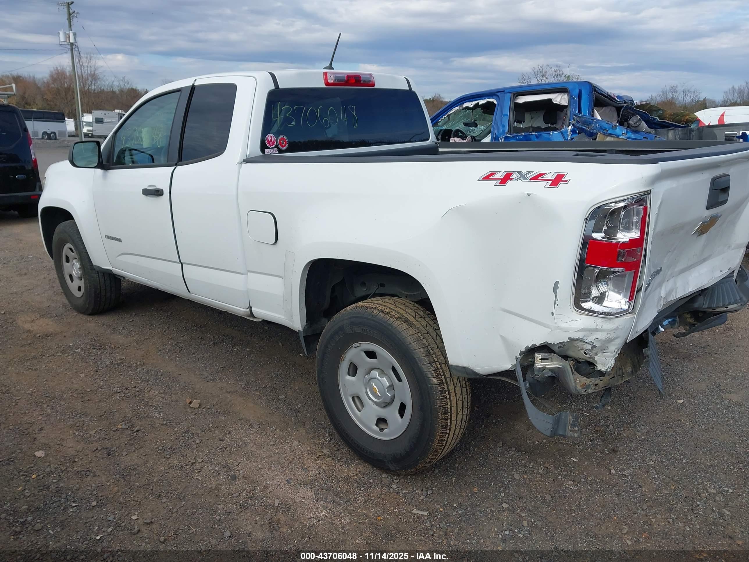 CHEVROLET COLORADO image 3