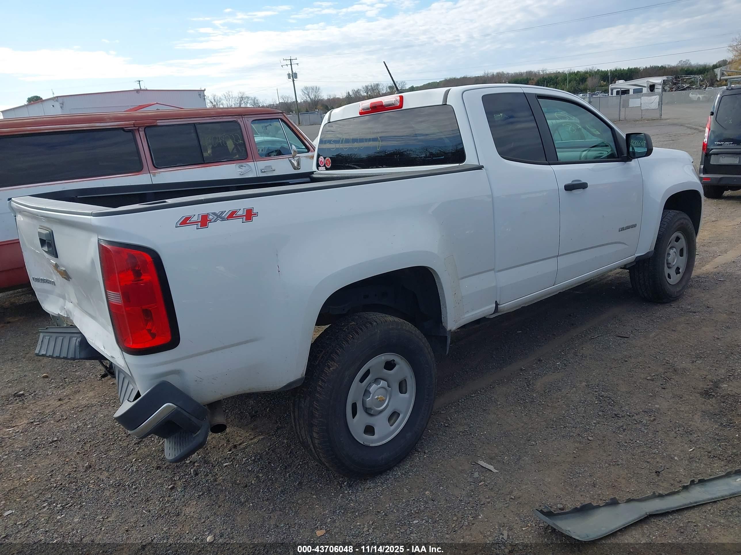 CHEVROLET COLORADO image 4