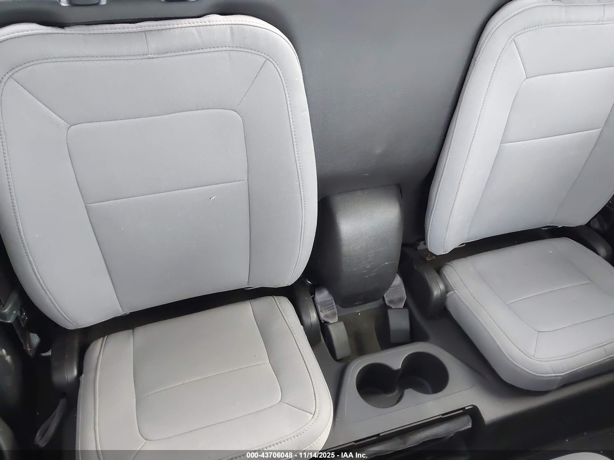 CHEVROLET COLORADO image 8
