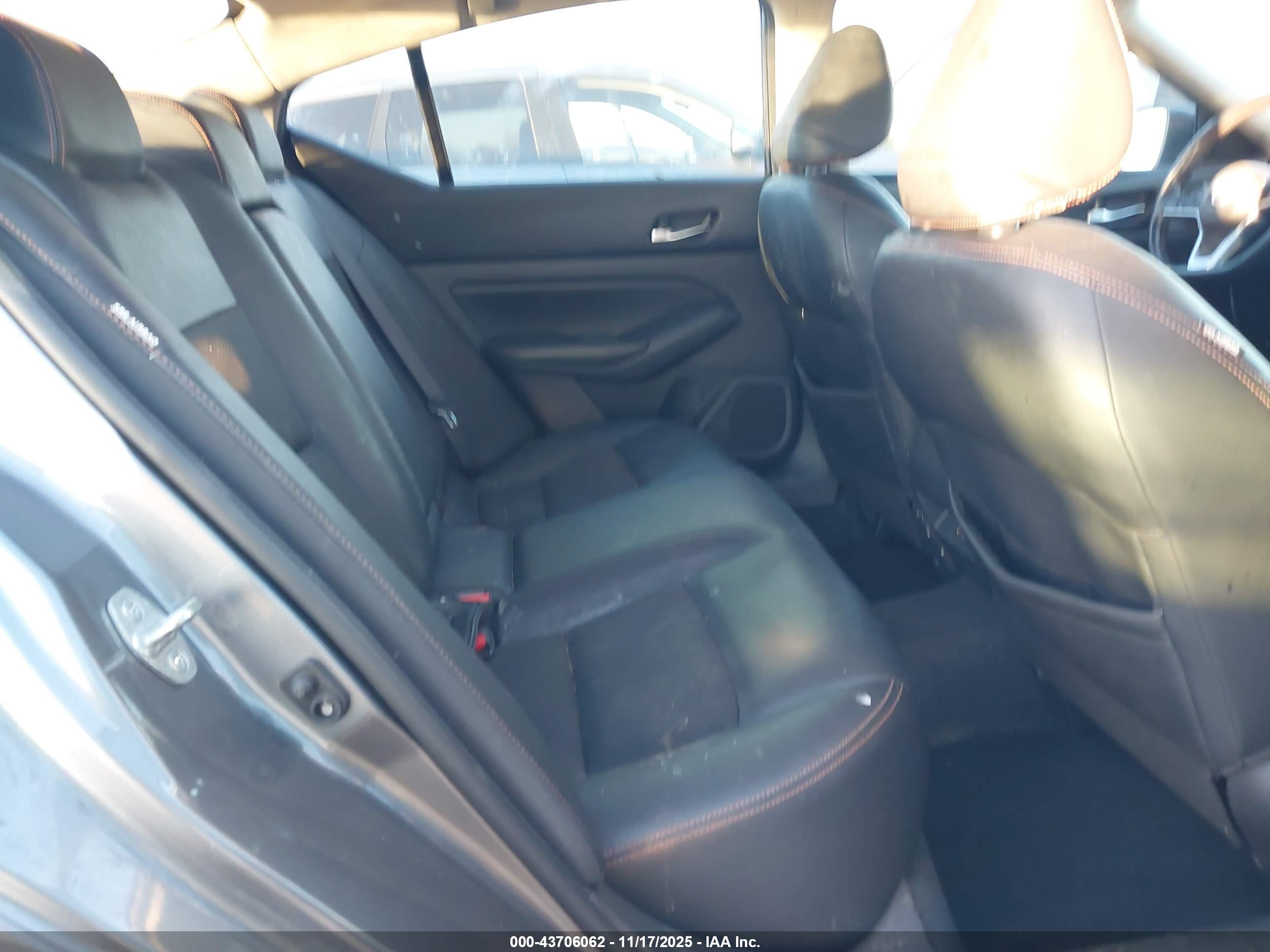 NISSAN ALTIMA image 8