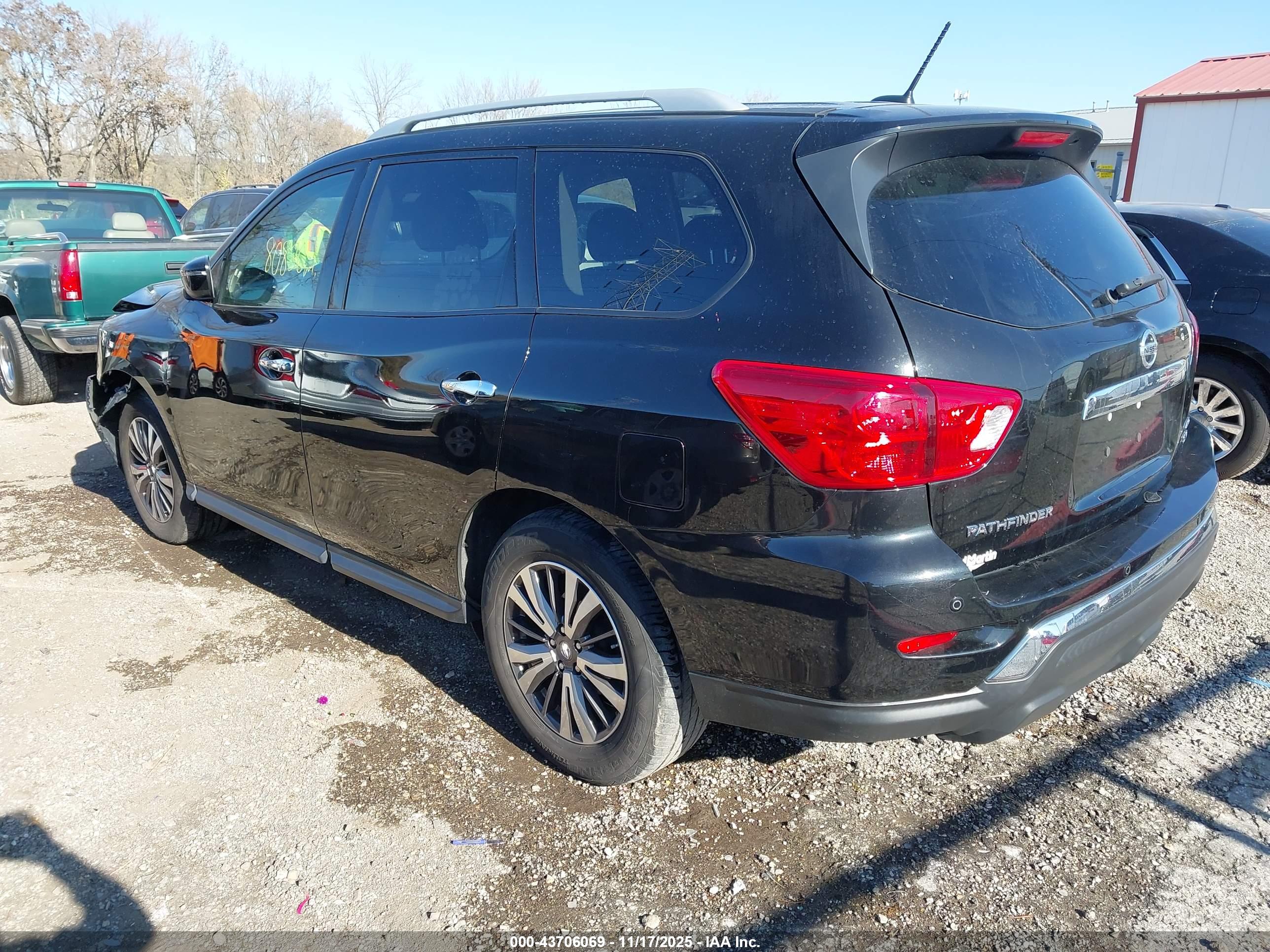 NISSAN PATHFINDER image 3
