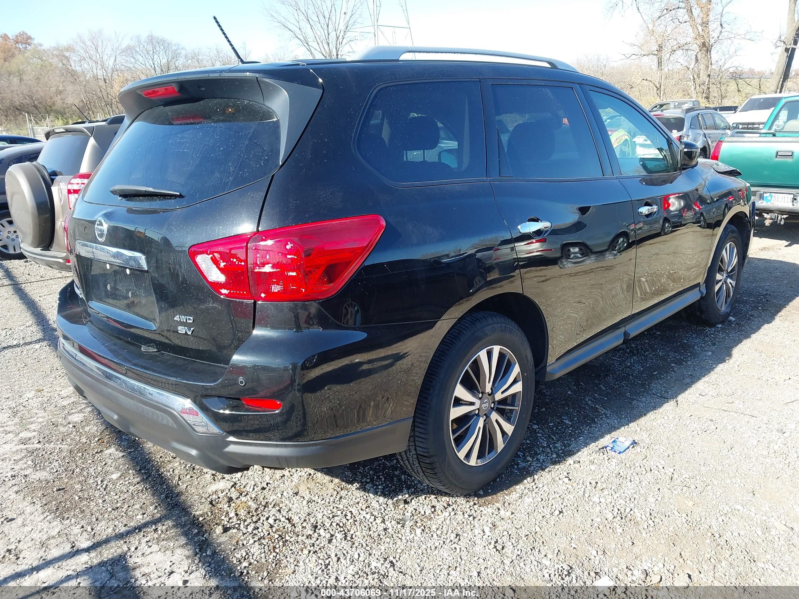 NISSAN PATHFINDER image 4