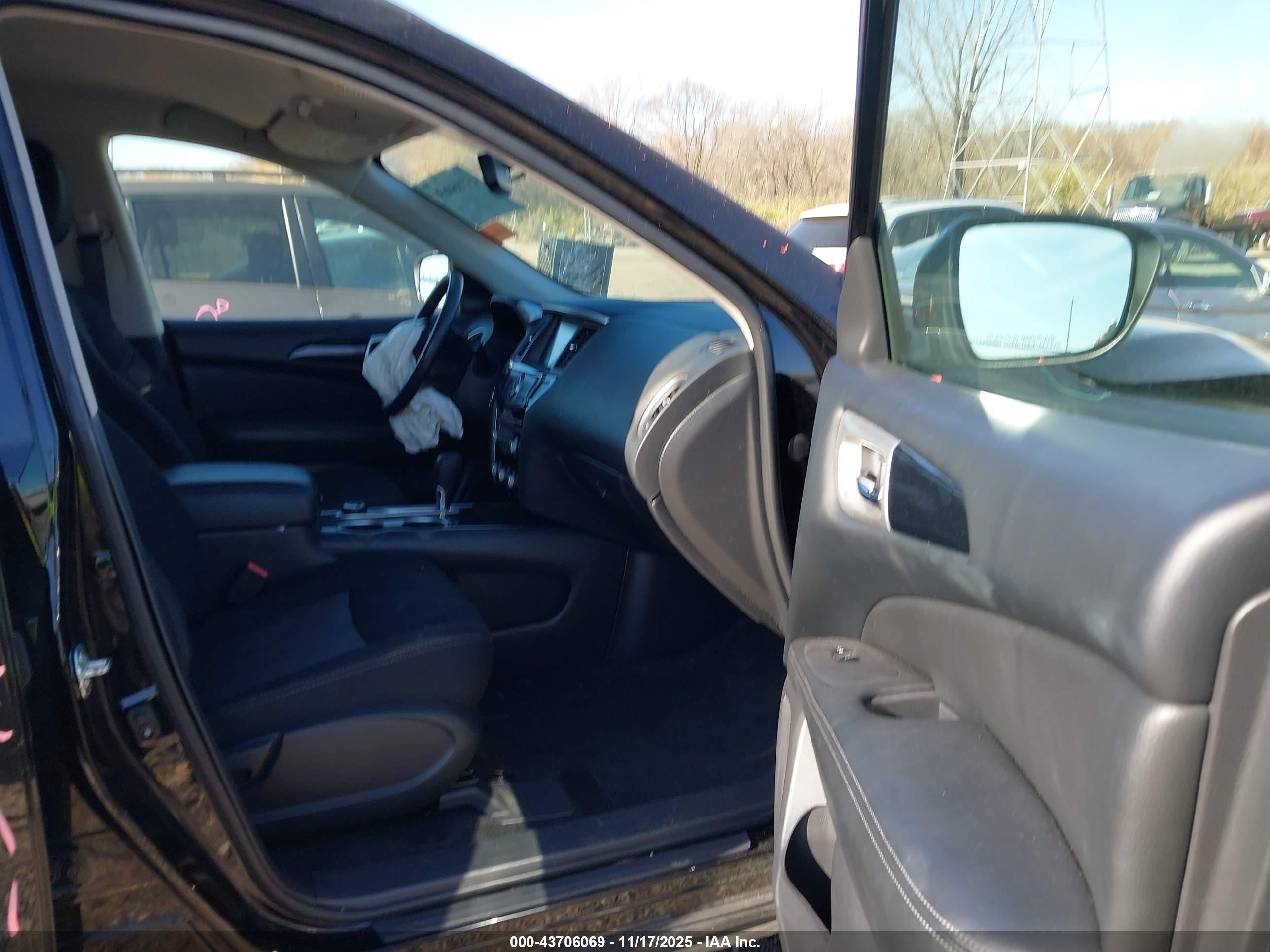 NISSAN PATHFINDER image 5