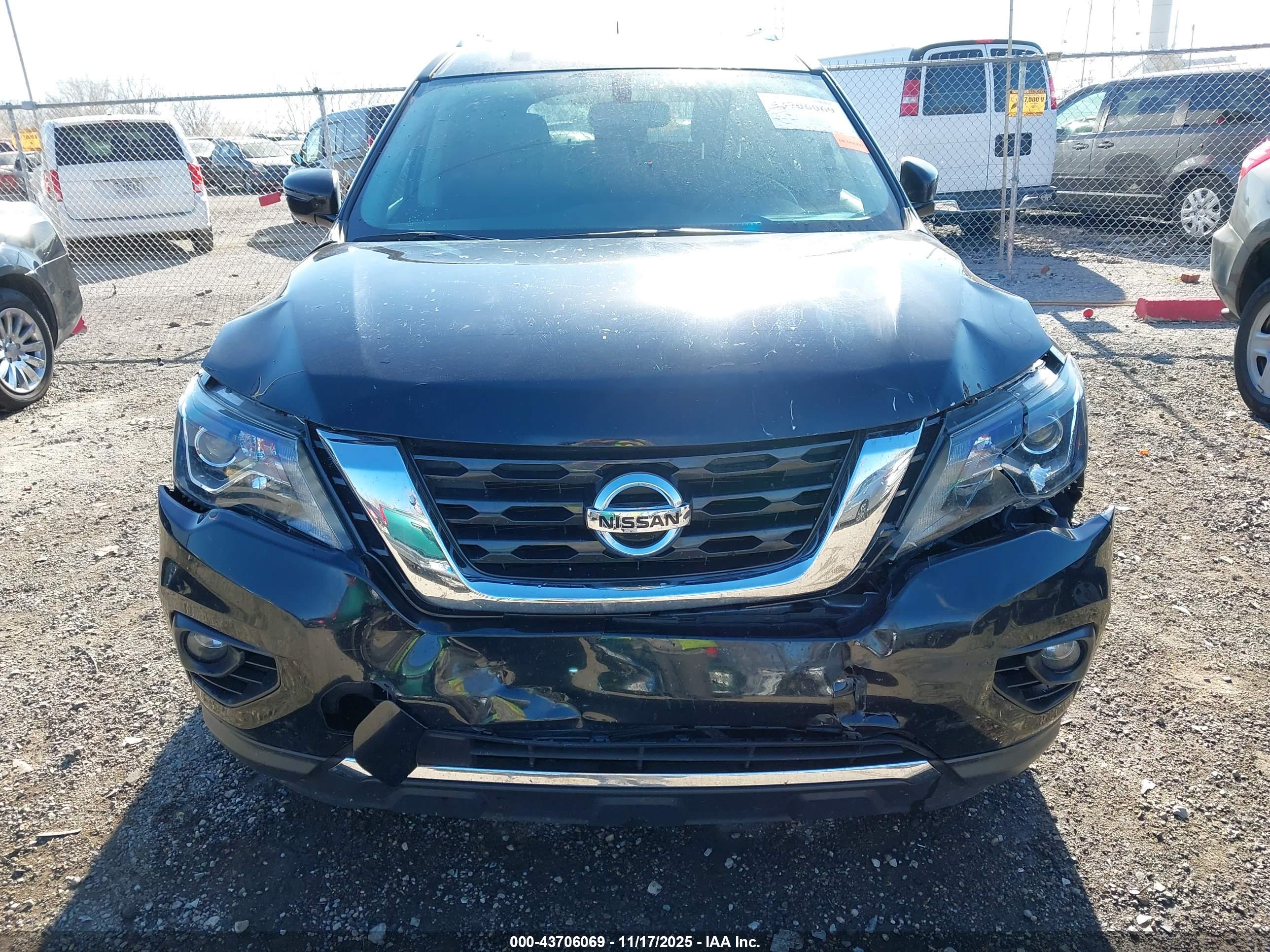 NISSAN PATHFINDER image 6