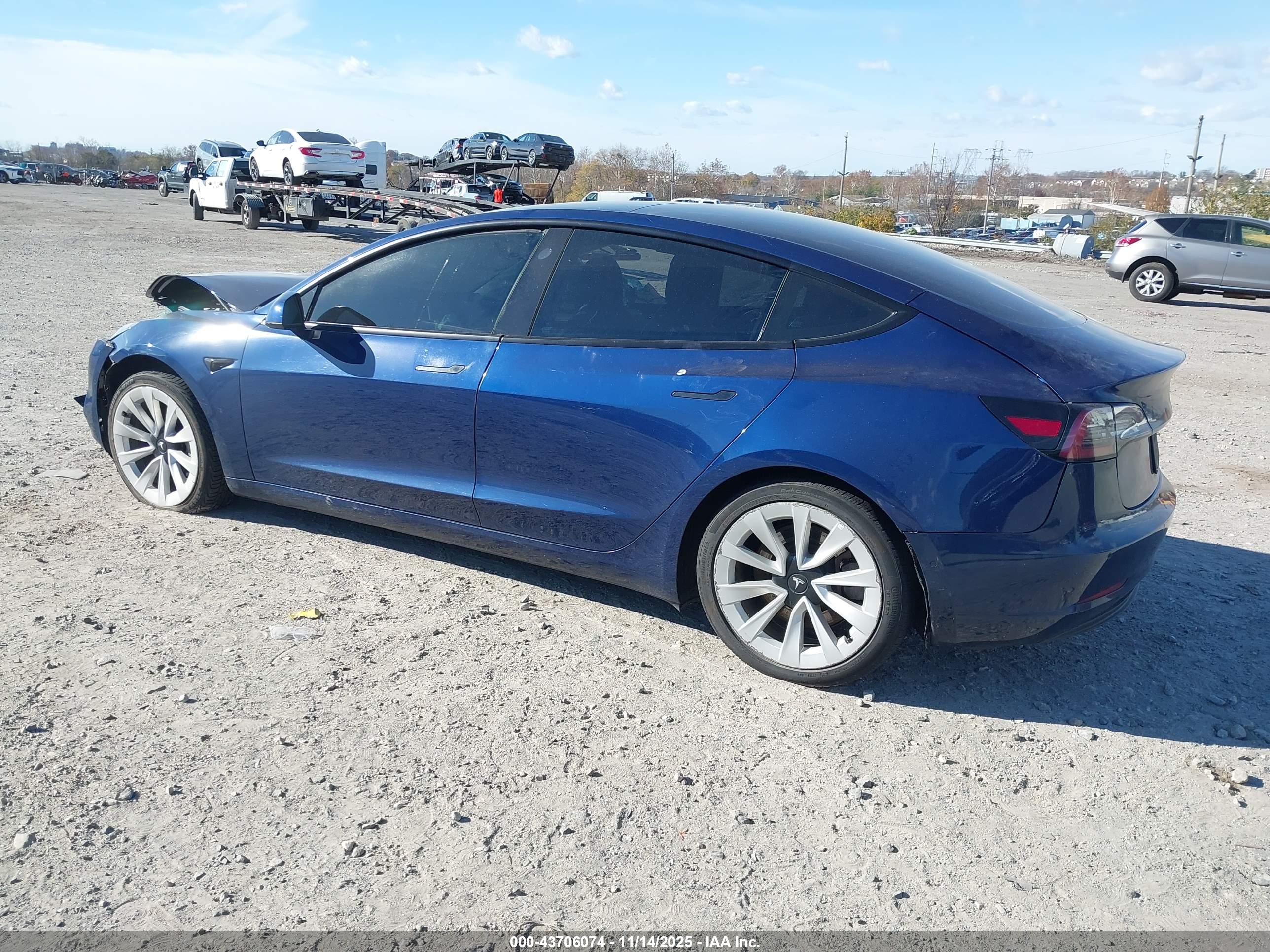 TESLA MODEL image 3