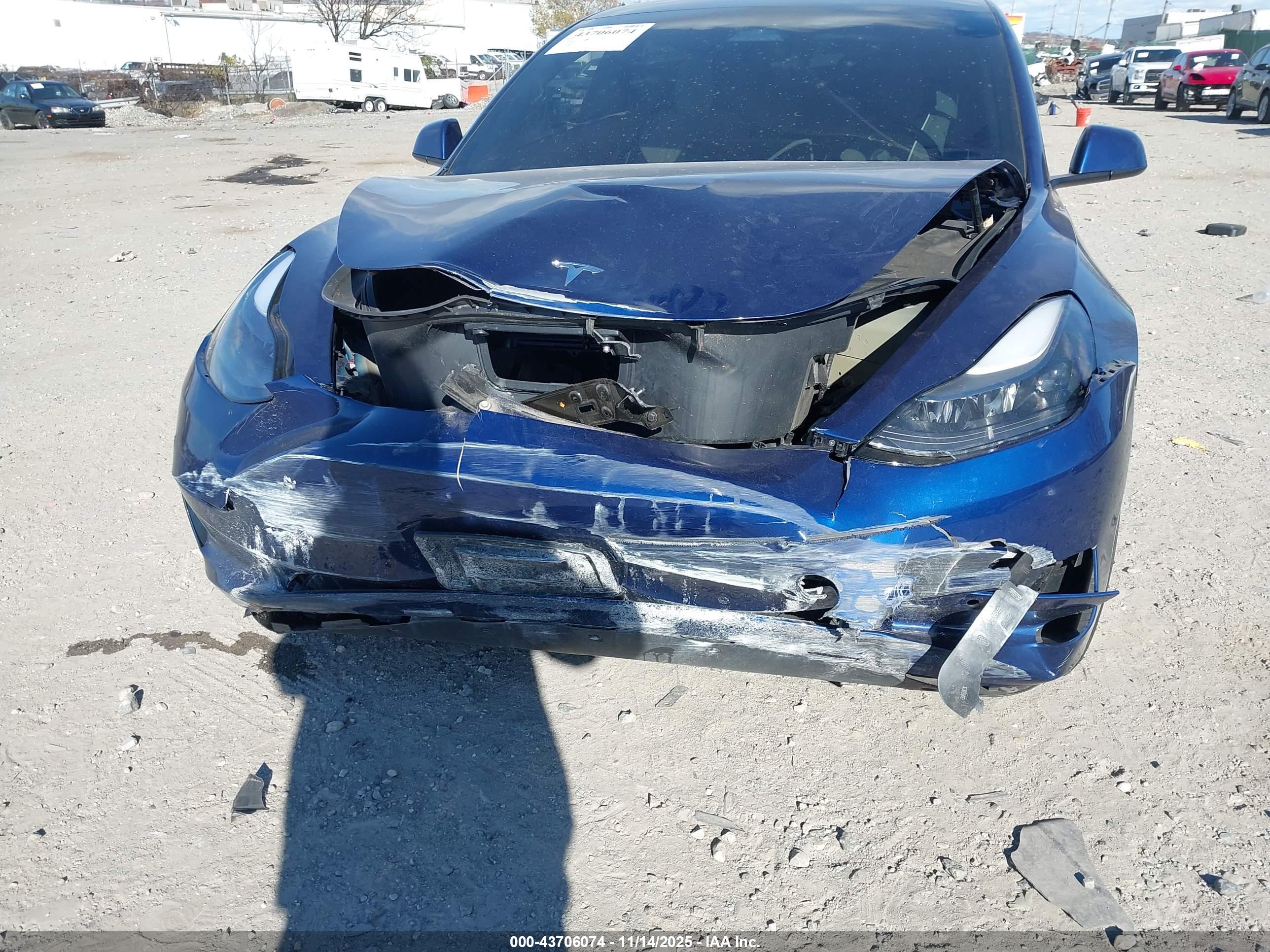 TESLA MODEL image 6