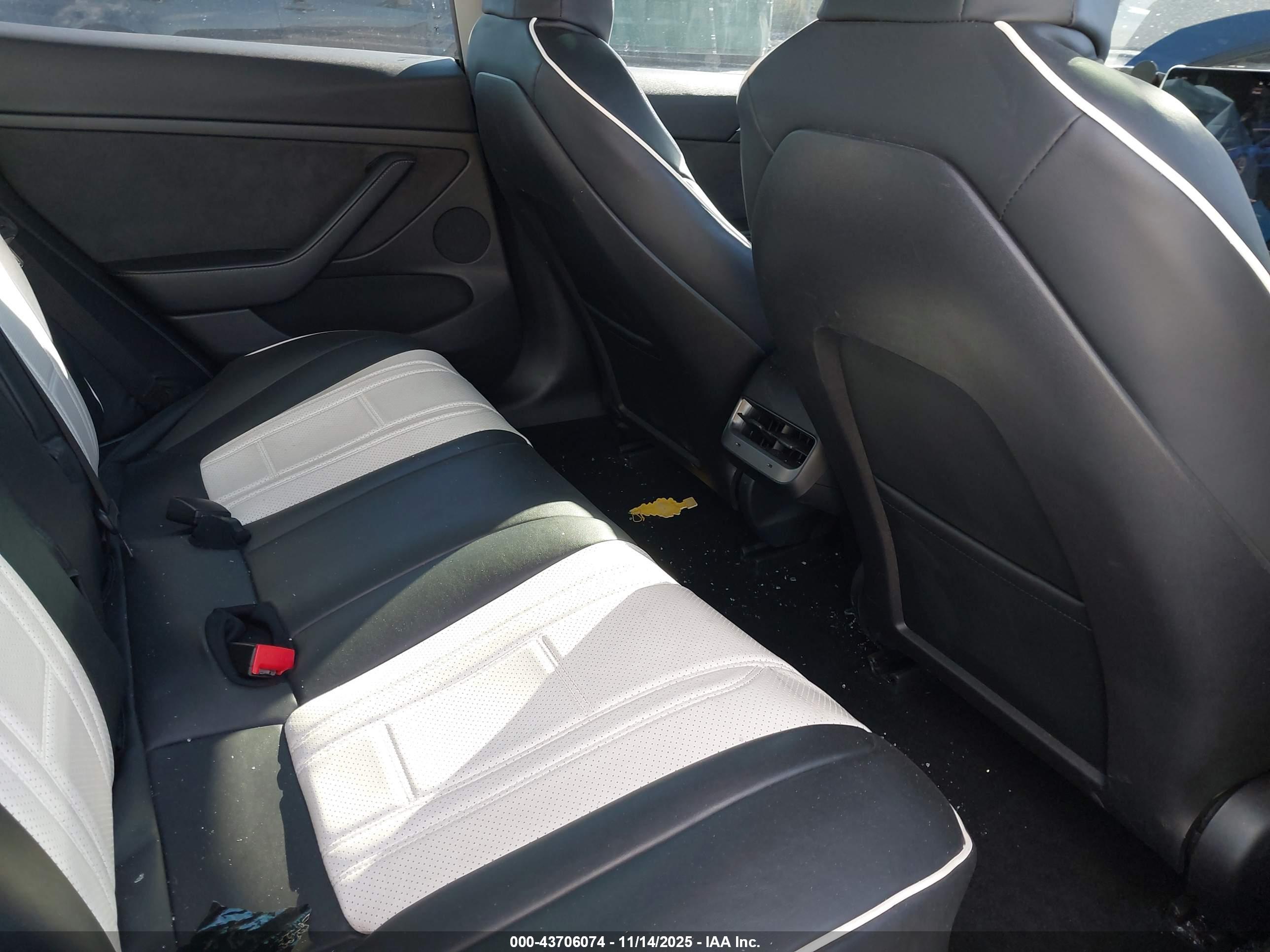 TESLA MODEL image 8