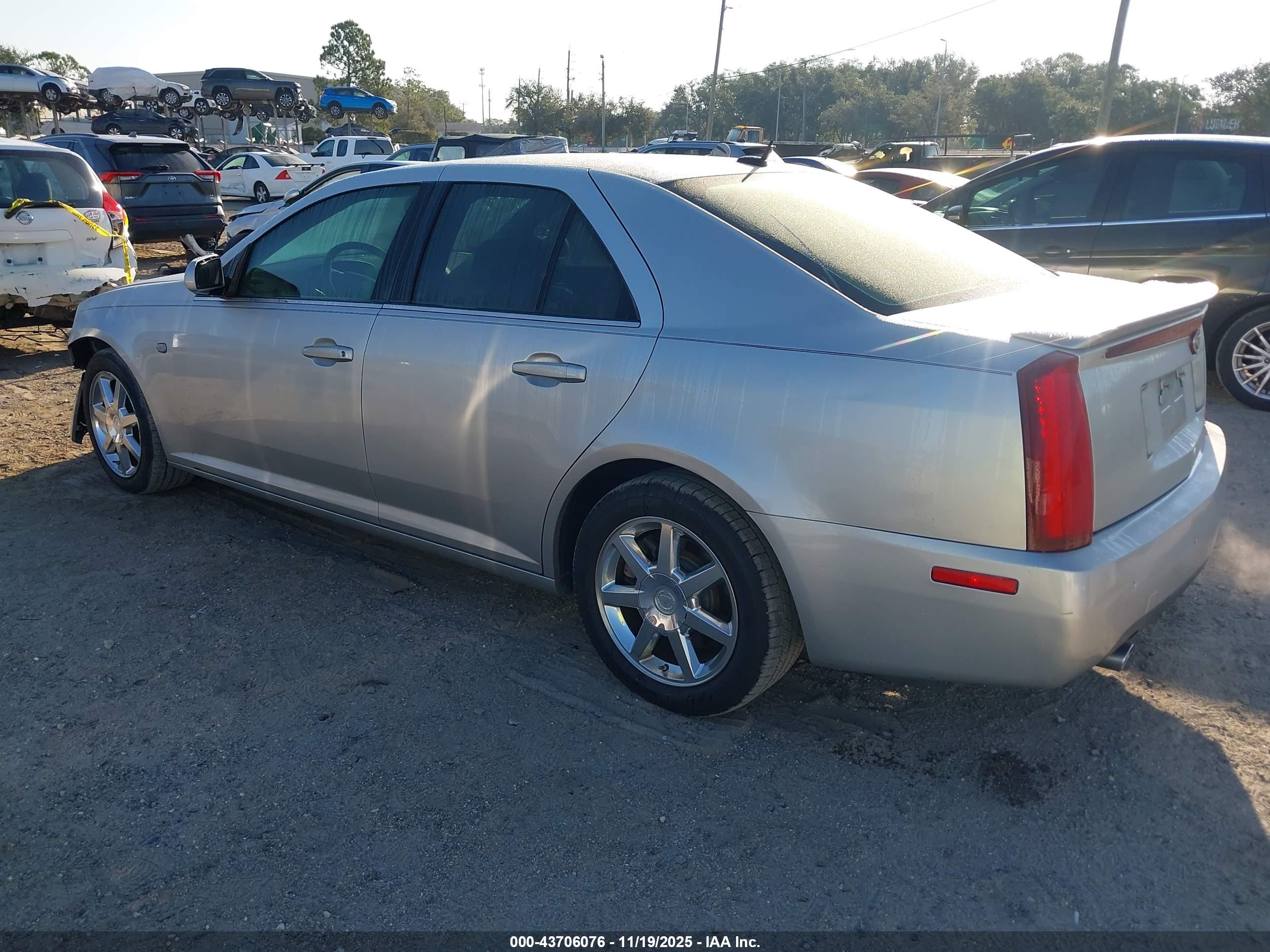 CADILLAC STS image 3