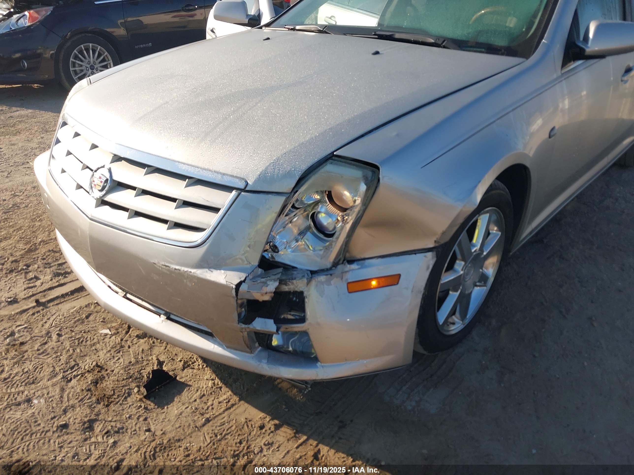 CADILLAC STS image 6