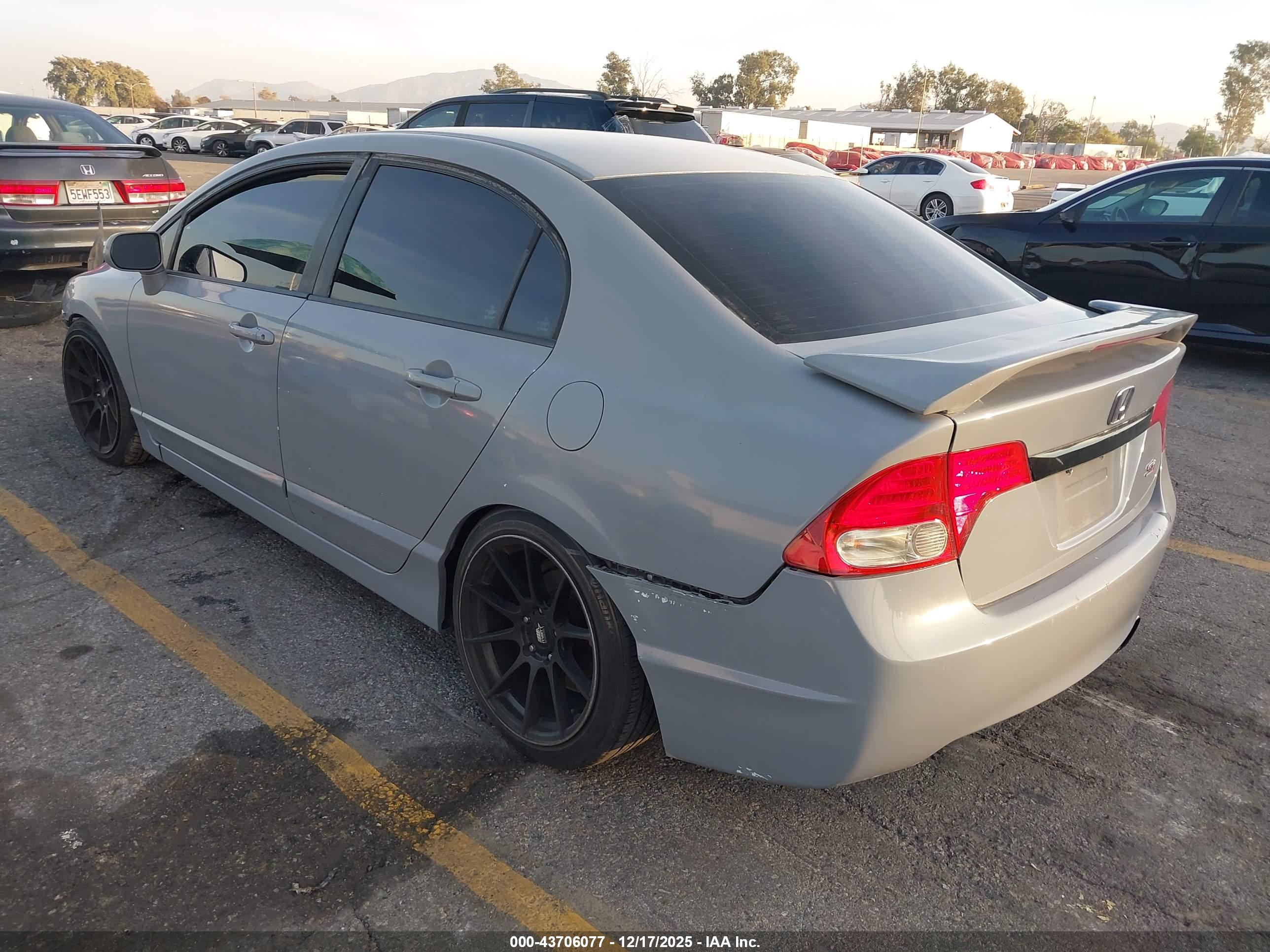 HONDA CIVIC image 3