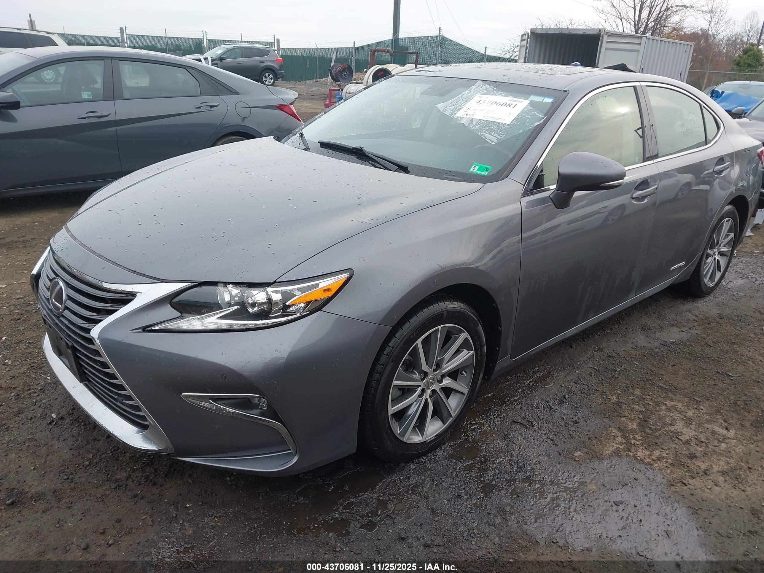LEXUS ES image 2