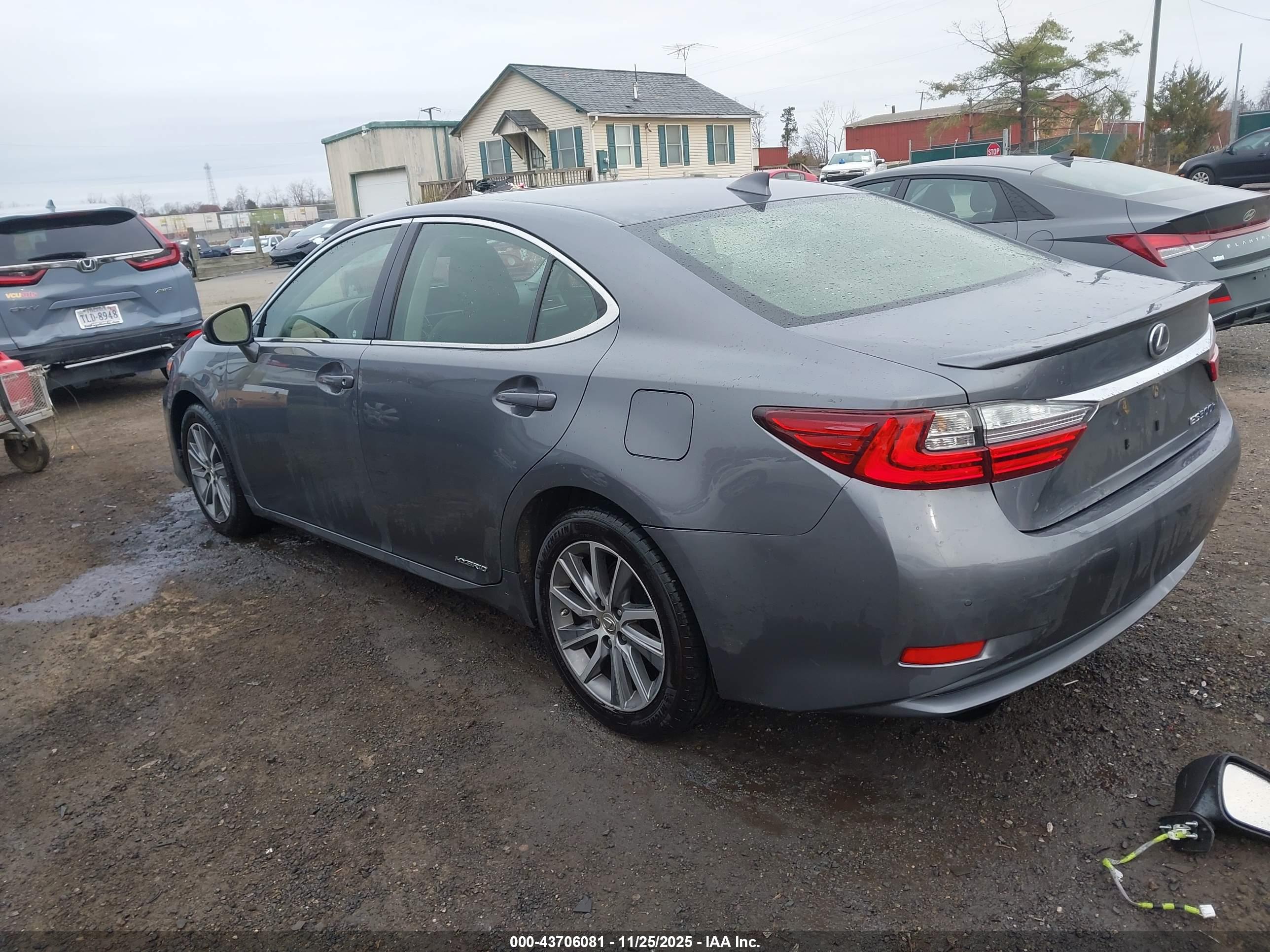LEXUS ES image 3