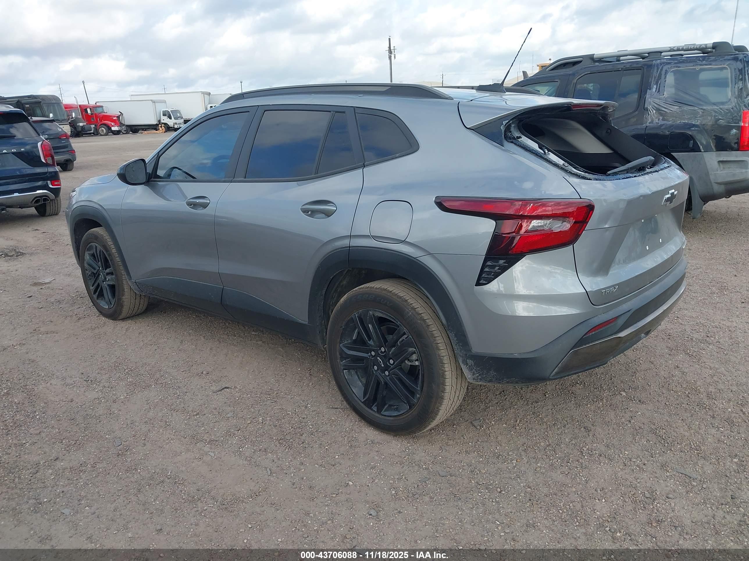 CHEVROLET TRAX image 3