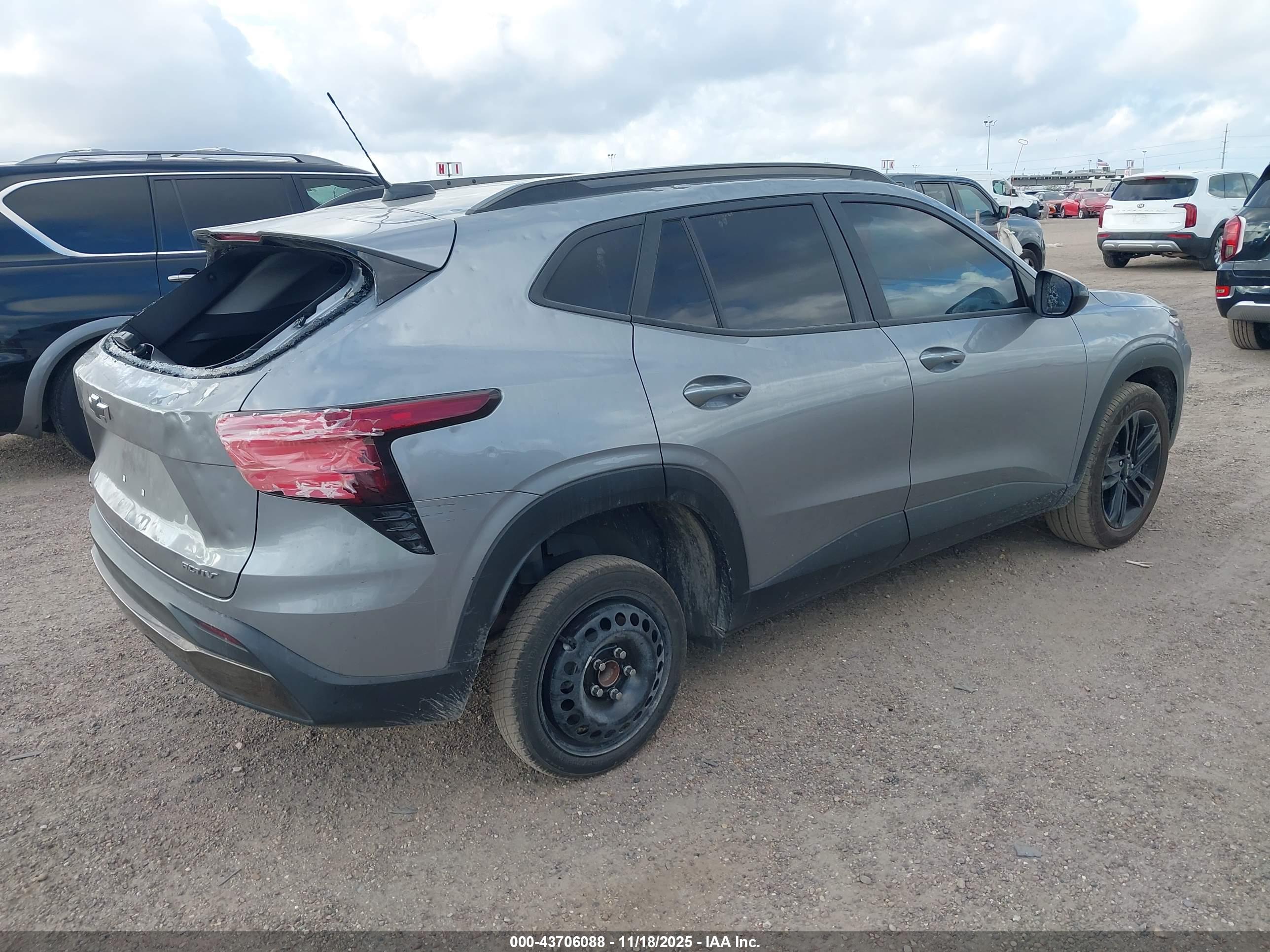 CHEVROLET TRAX image 4