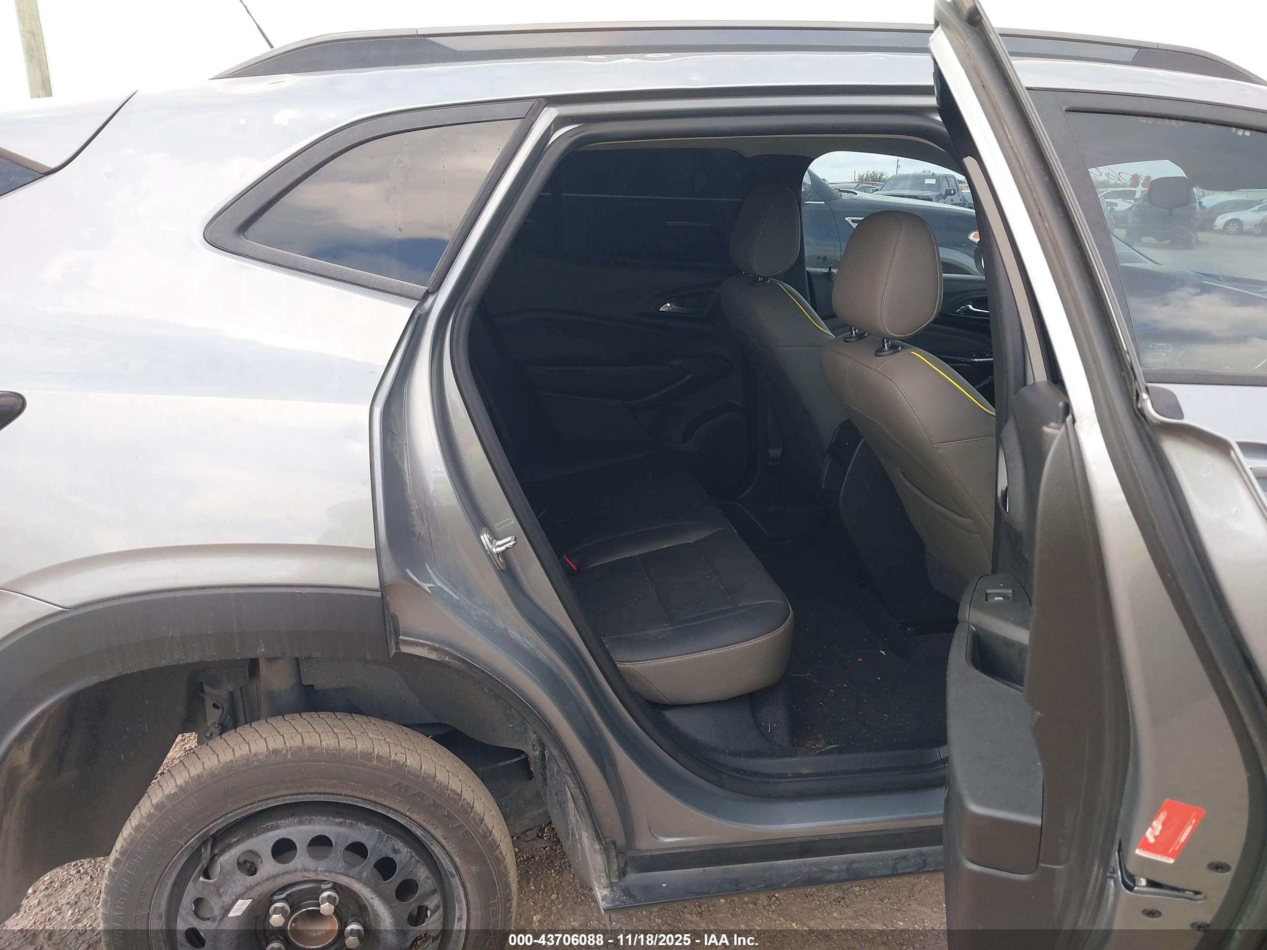 CHEVROLET TRAX image 8