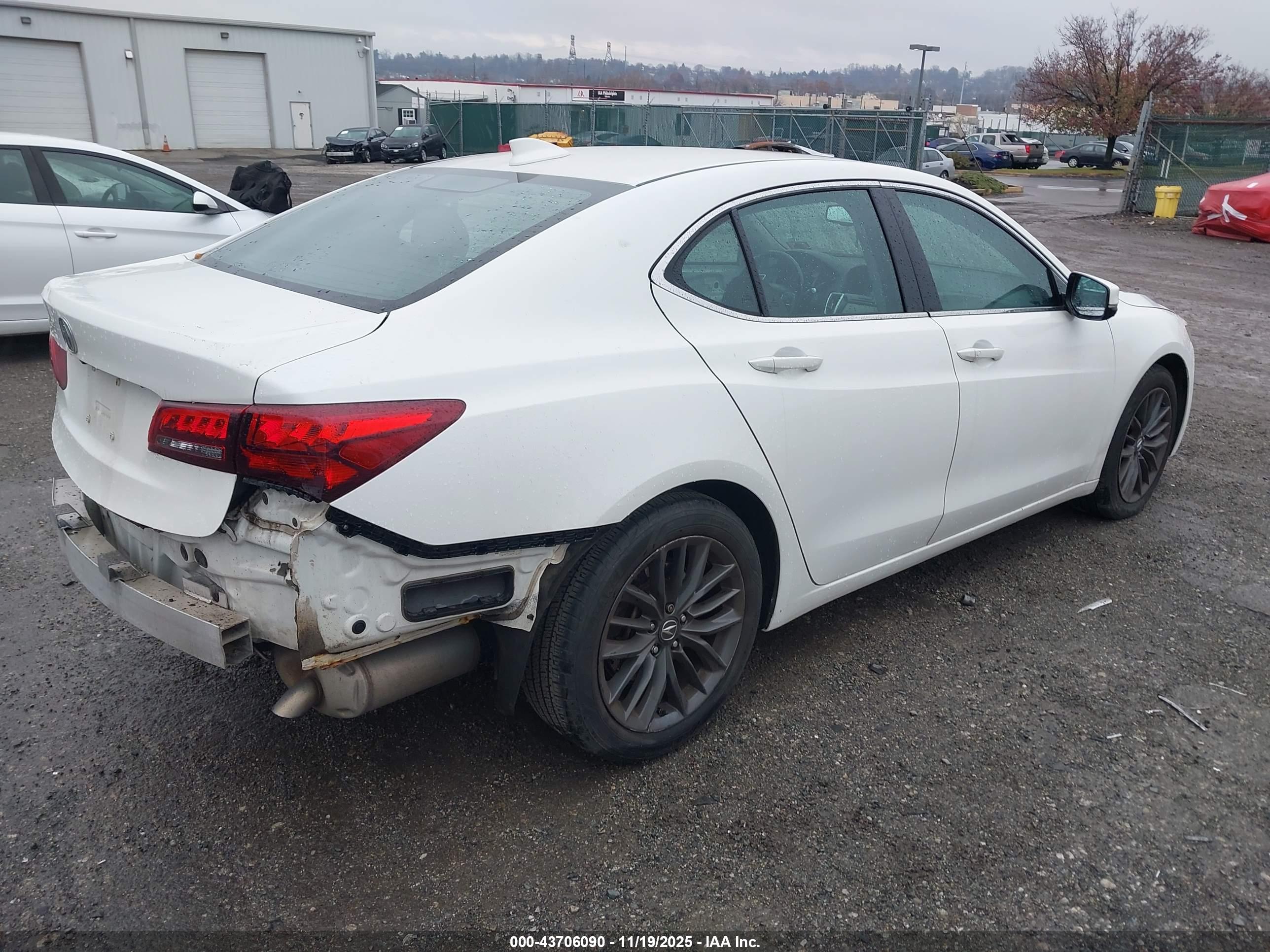 ACURA TLX image 4