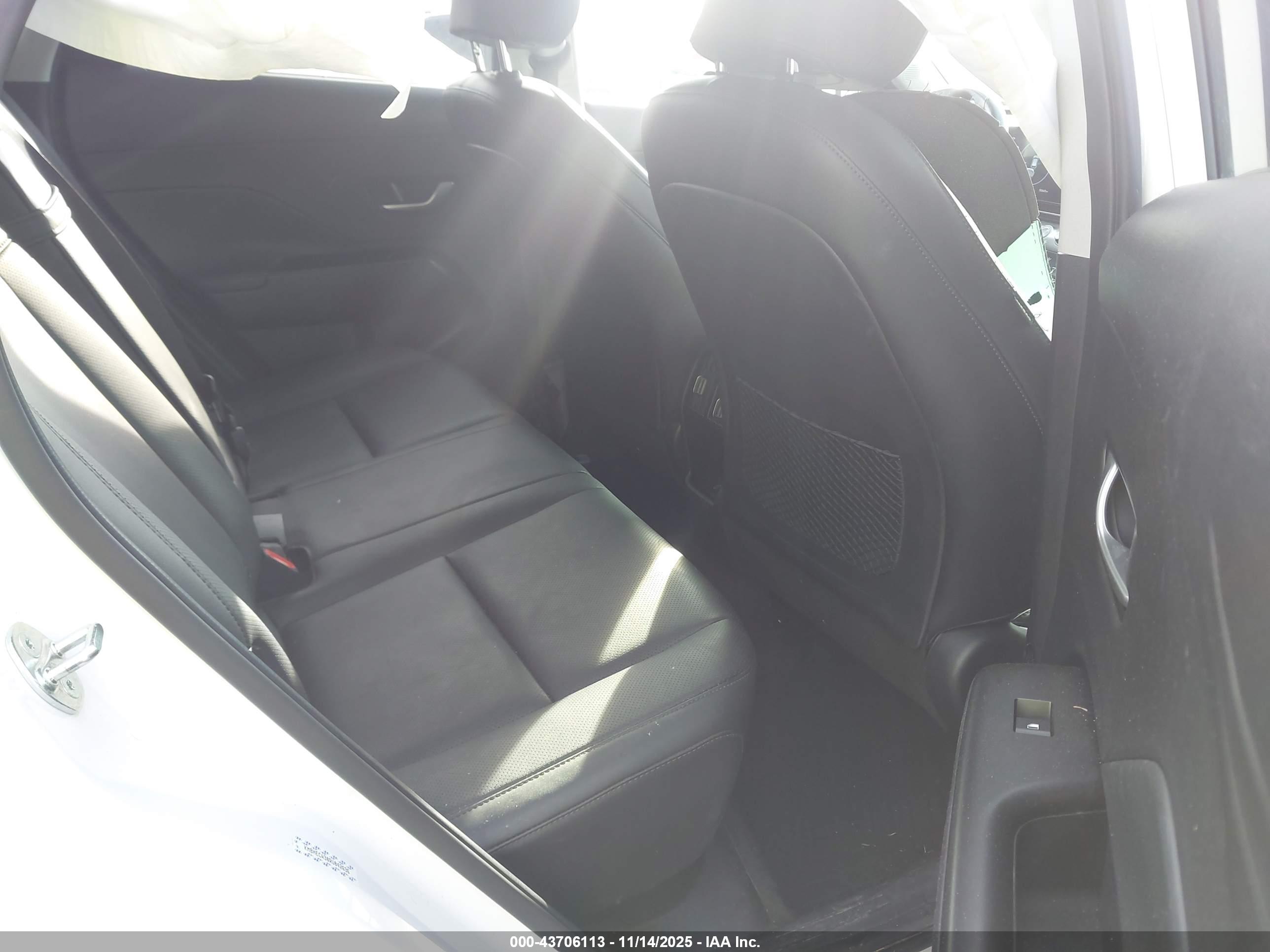 HYUNDAI KONA image 8