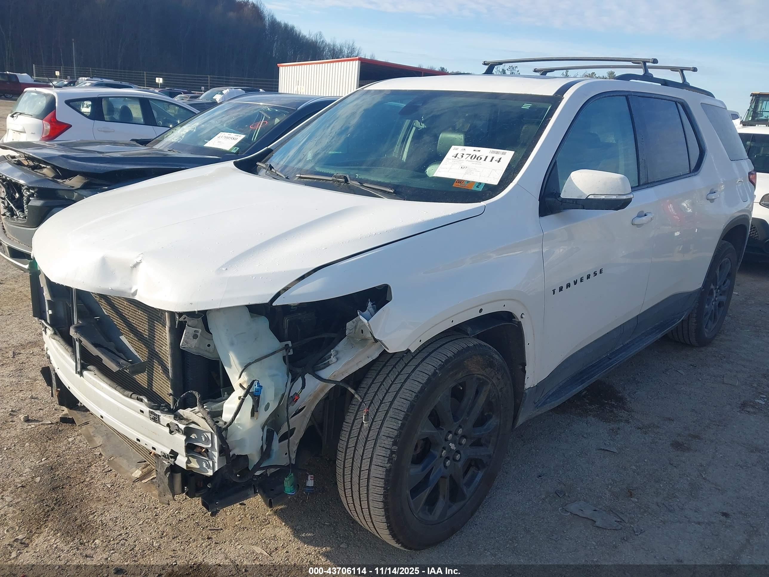 CHEVROLET TRAVERSE image 2