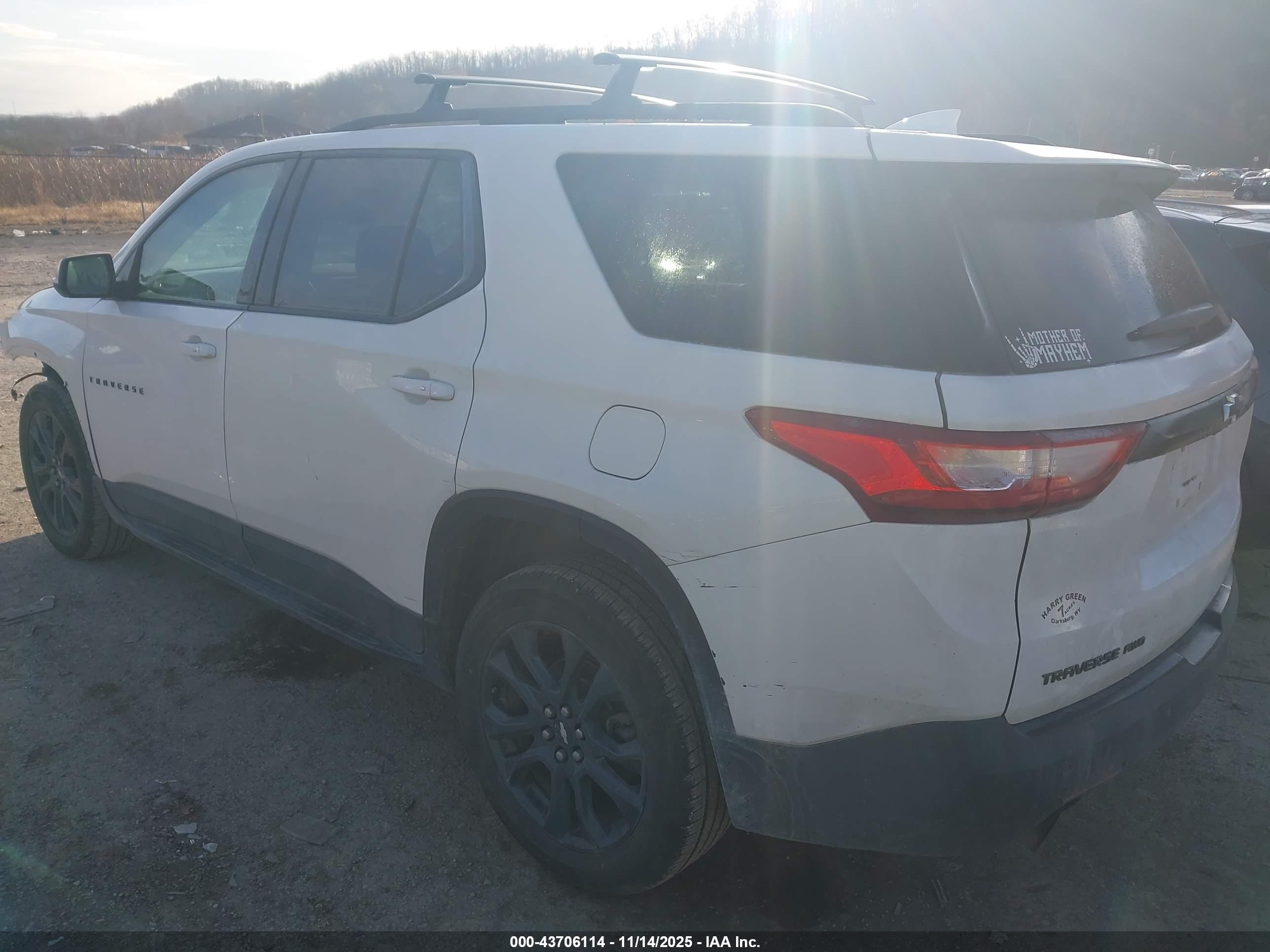CHEVROLET TRAVERSE image 3