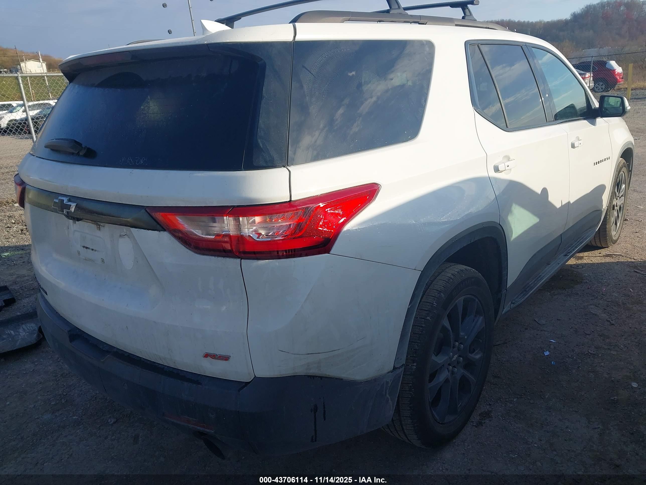CHEVROLET TRAVERSE image 4
