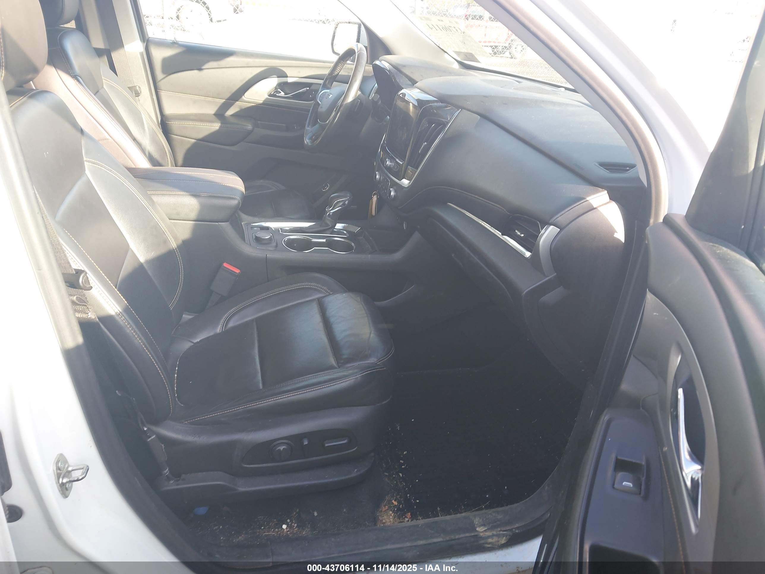 CHEVROLET TRAVERSE image 5