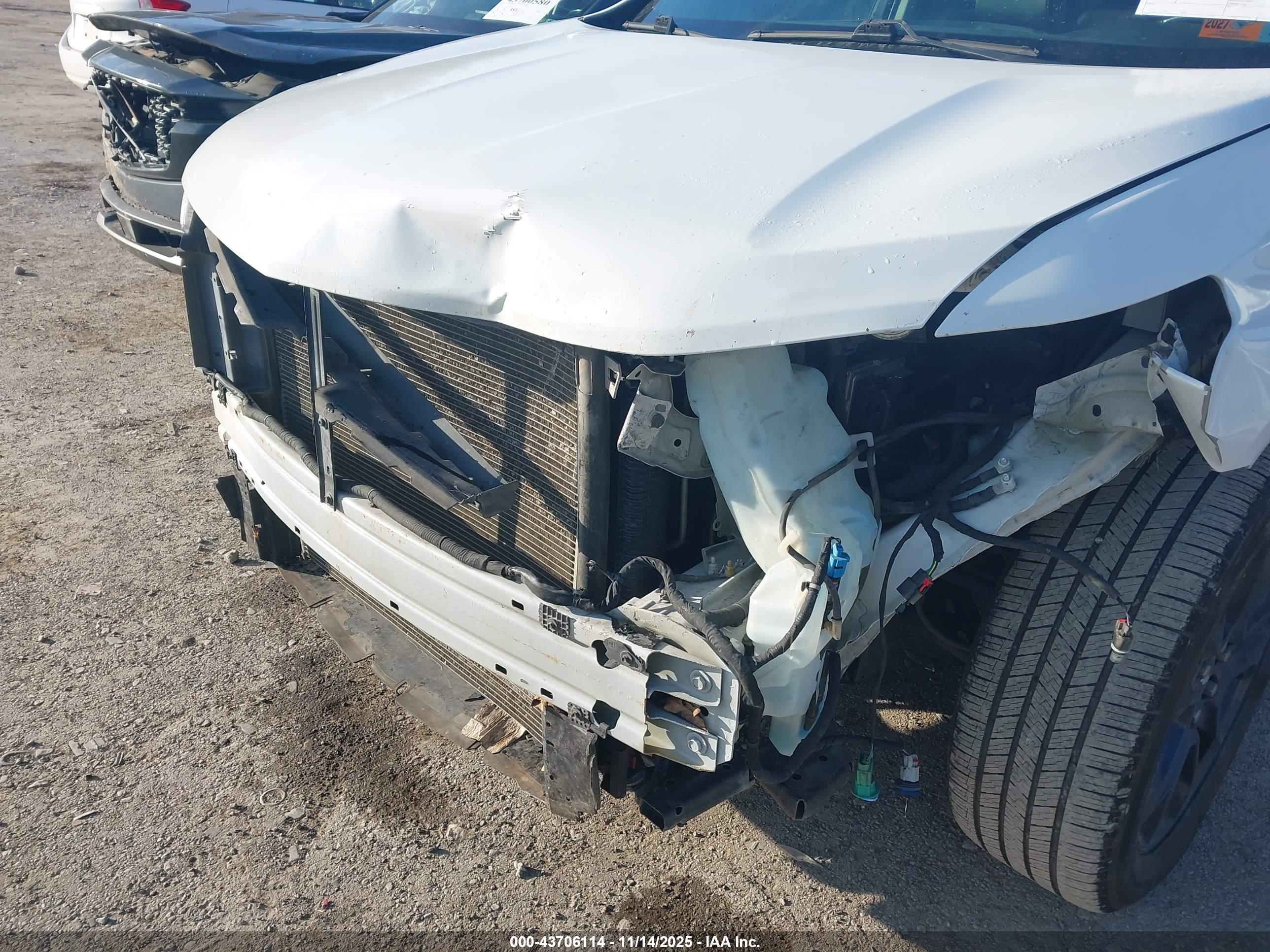 CHEVROLET TRAVERSE image 6