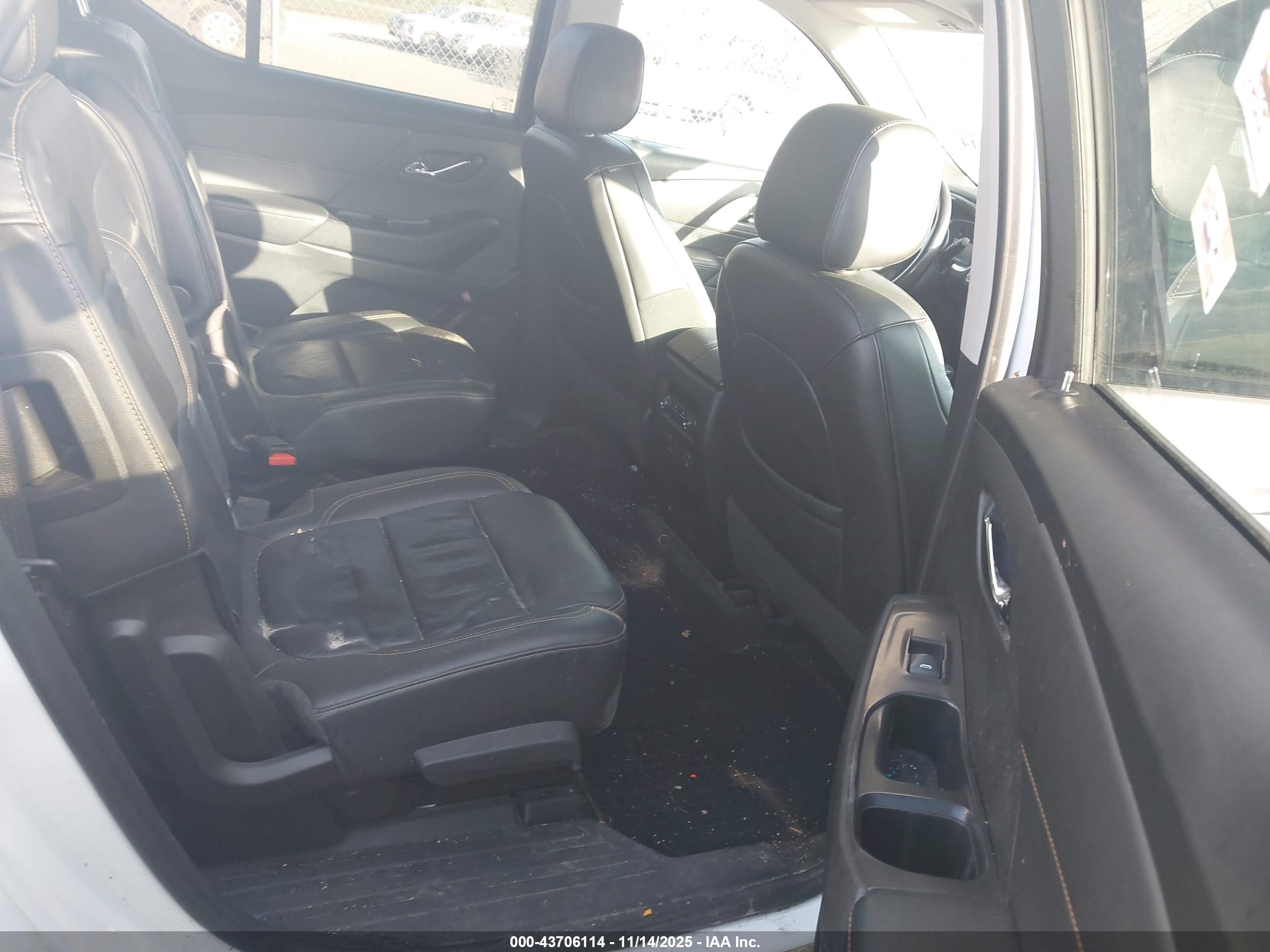 CHEVROLET TRAVERSE image 8