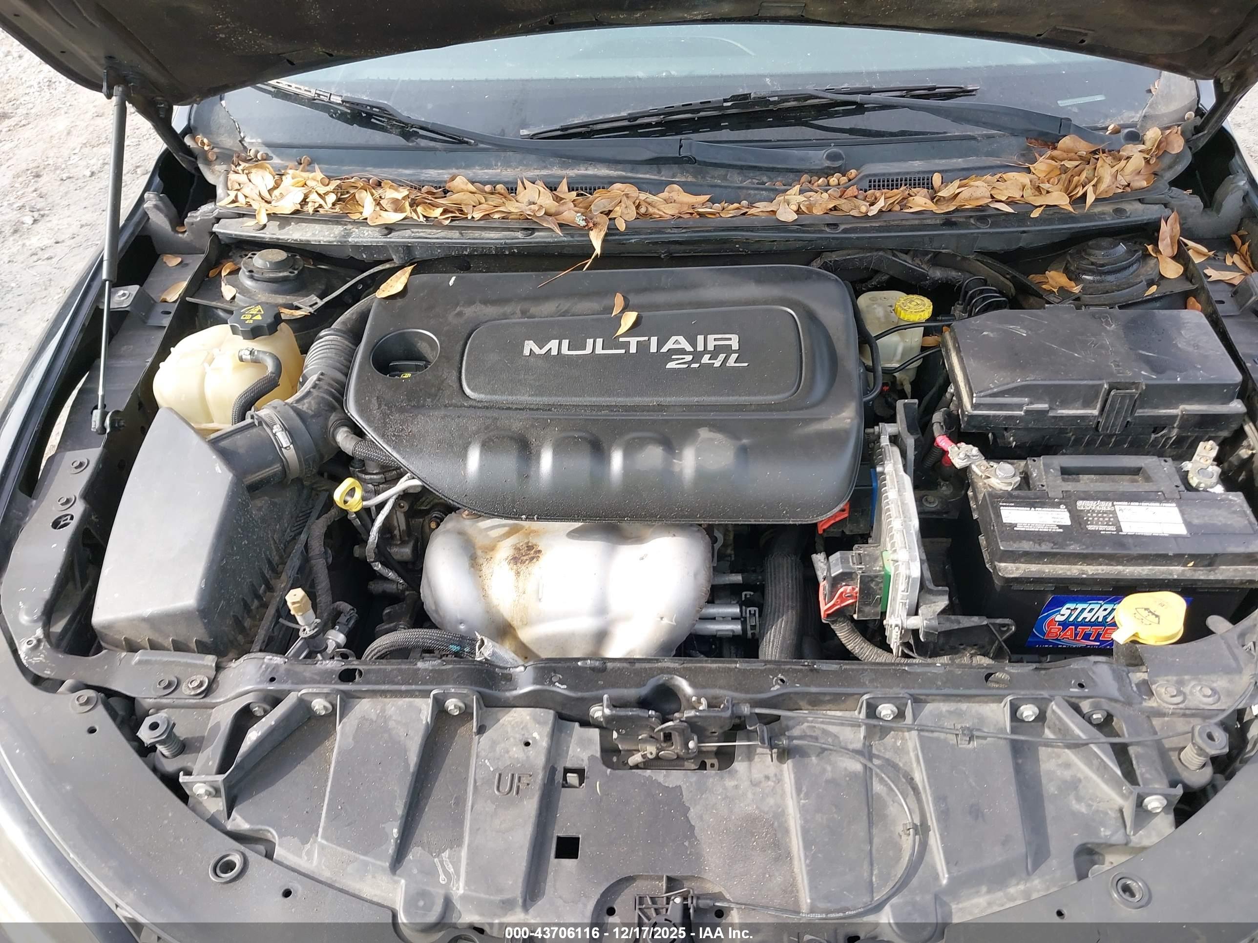 CHRYSLER 200 image 10