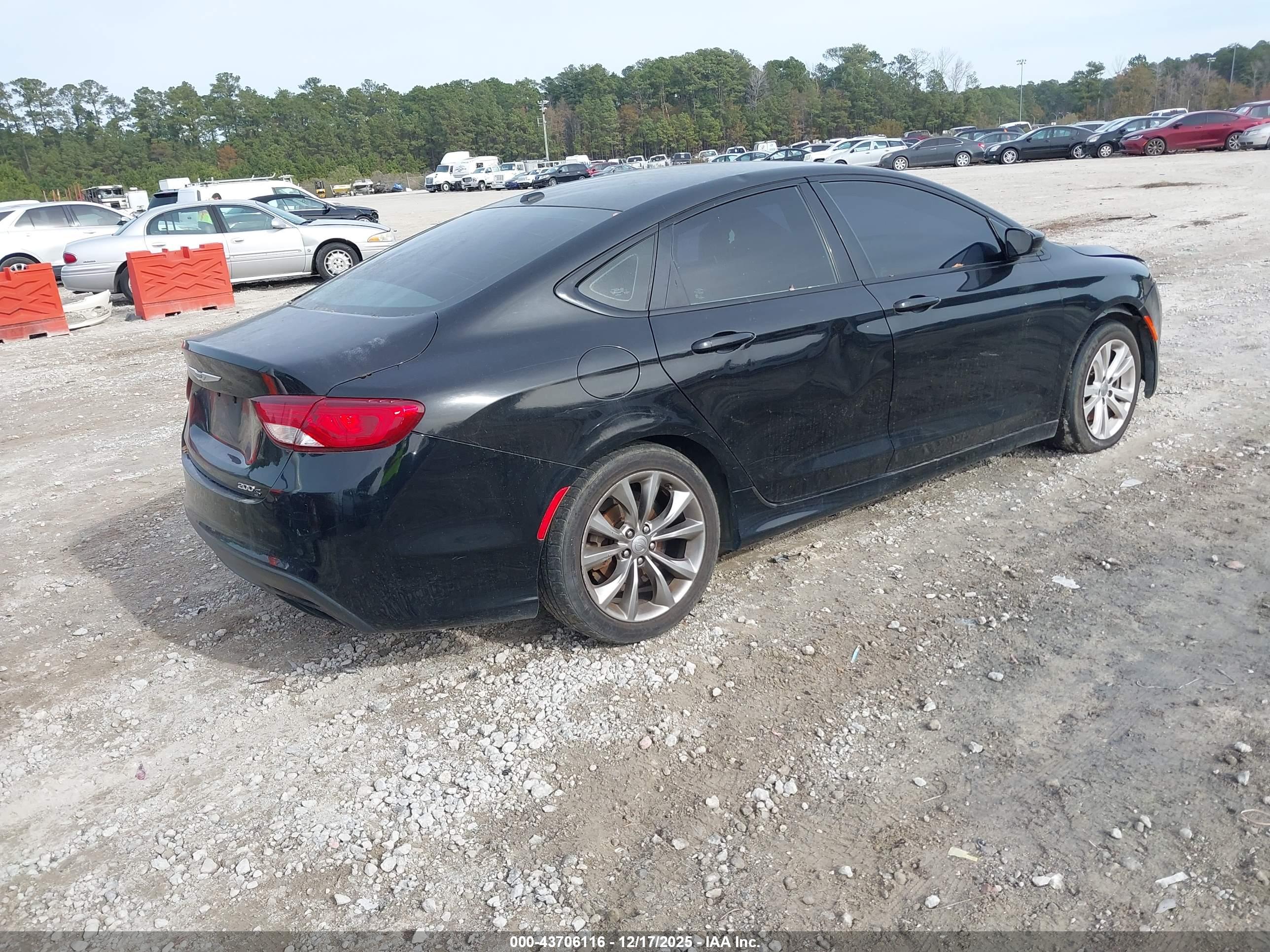 CHRYSLER 200 image 4