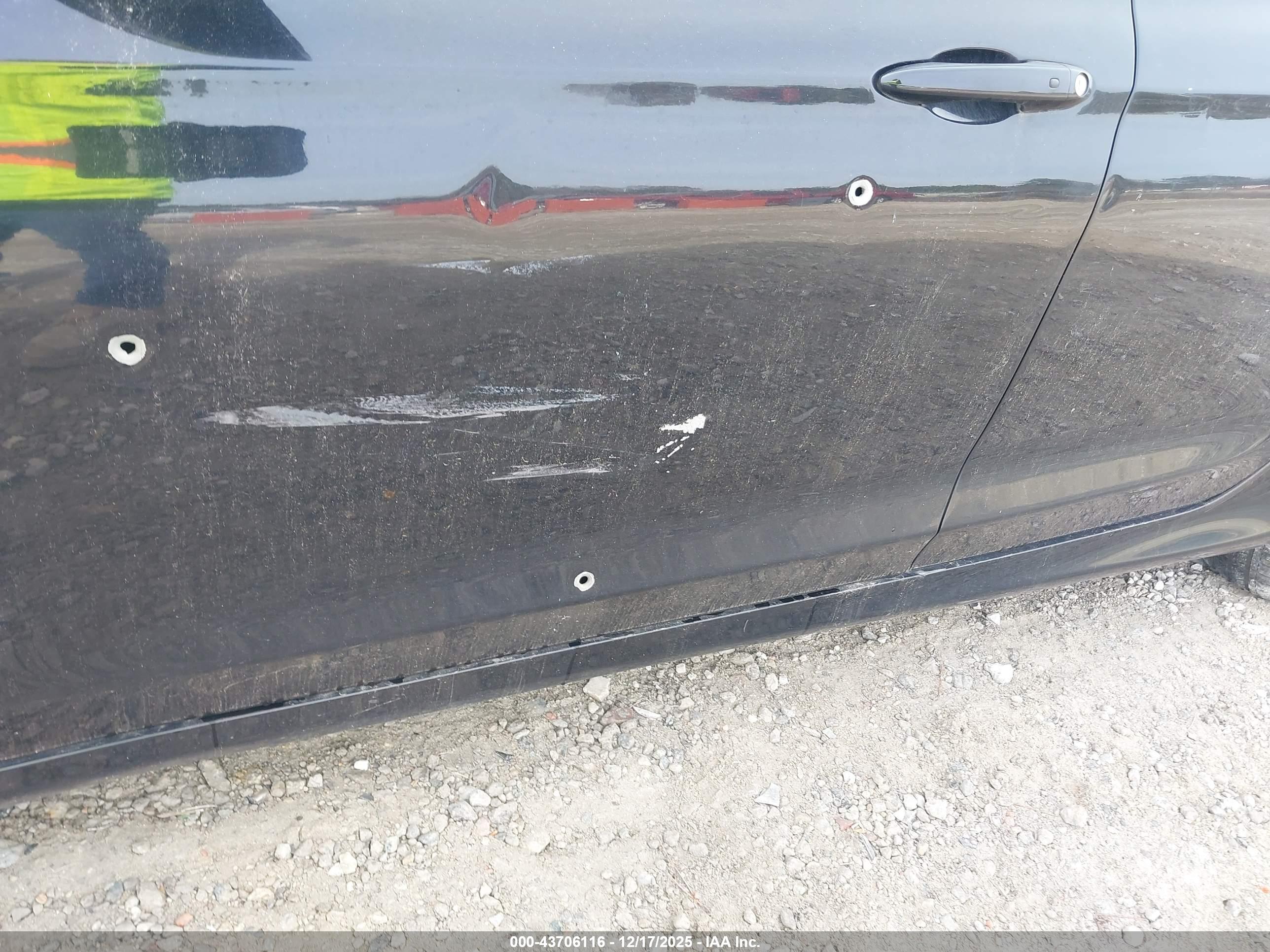 CHRYSLER 200 image 6