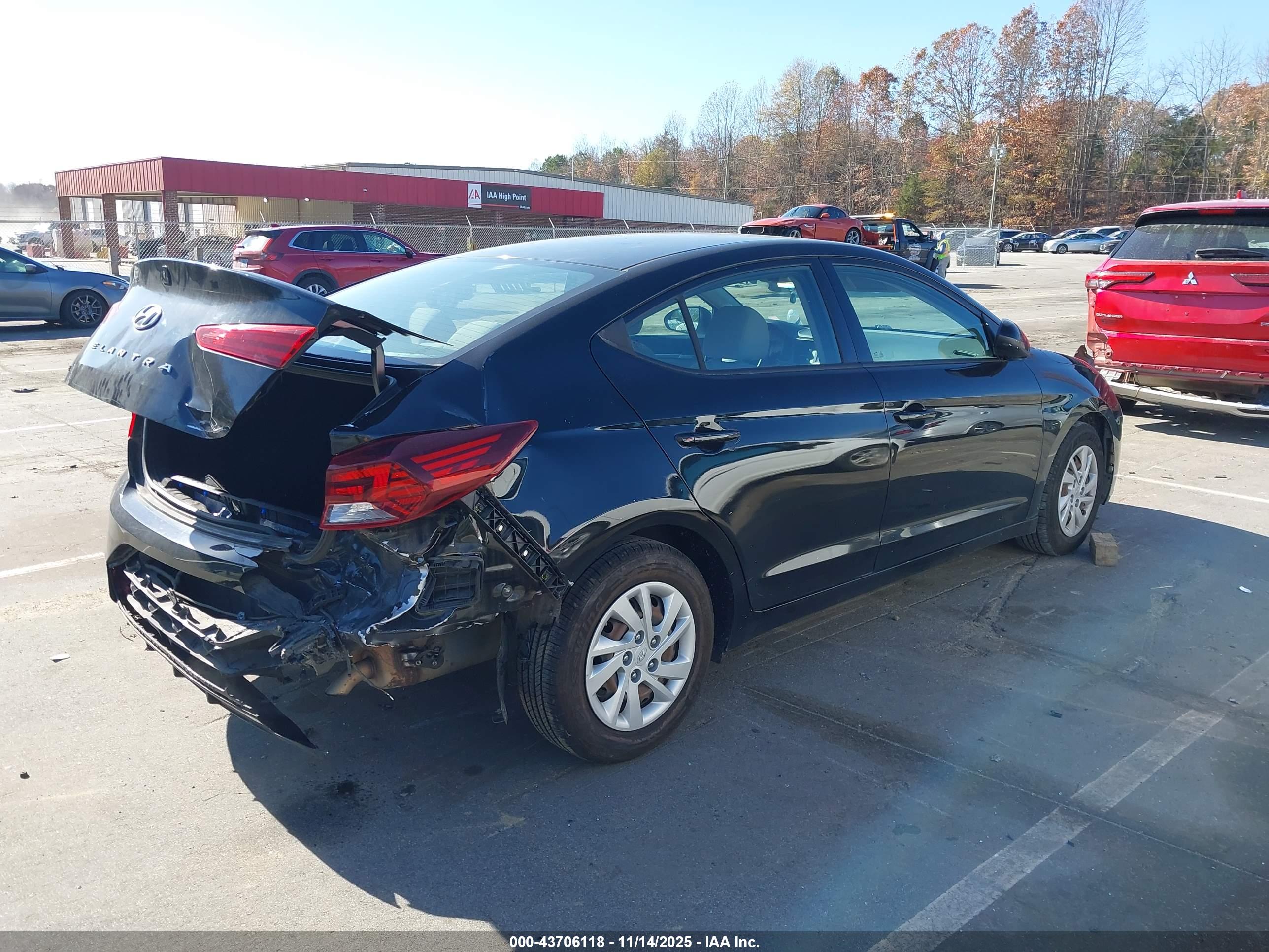 HYUNDAI ELANTRA image 4