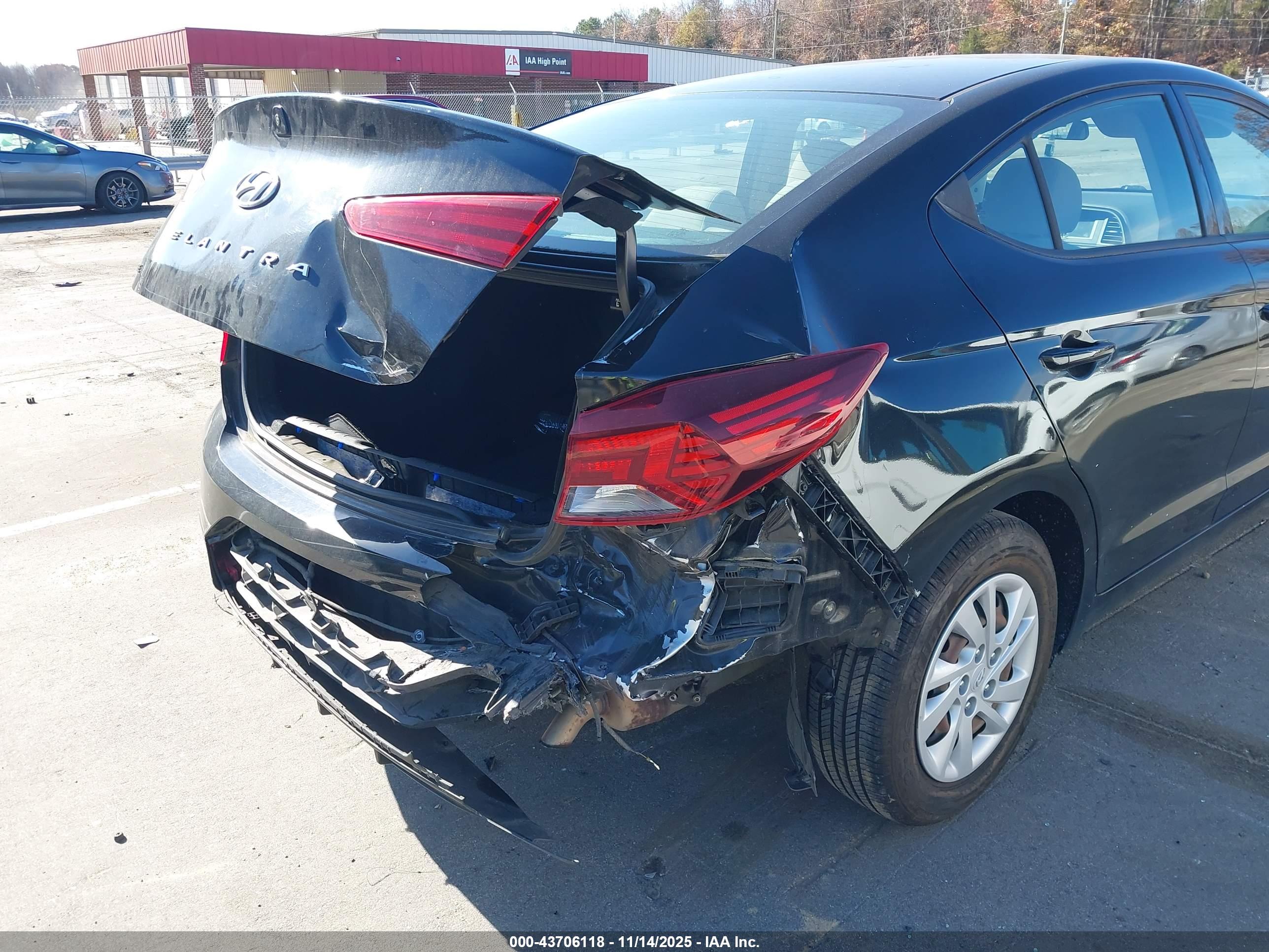 HYUNDAI ELANTRA image 6